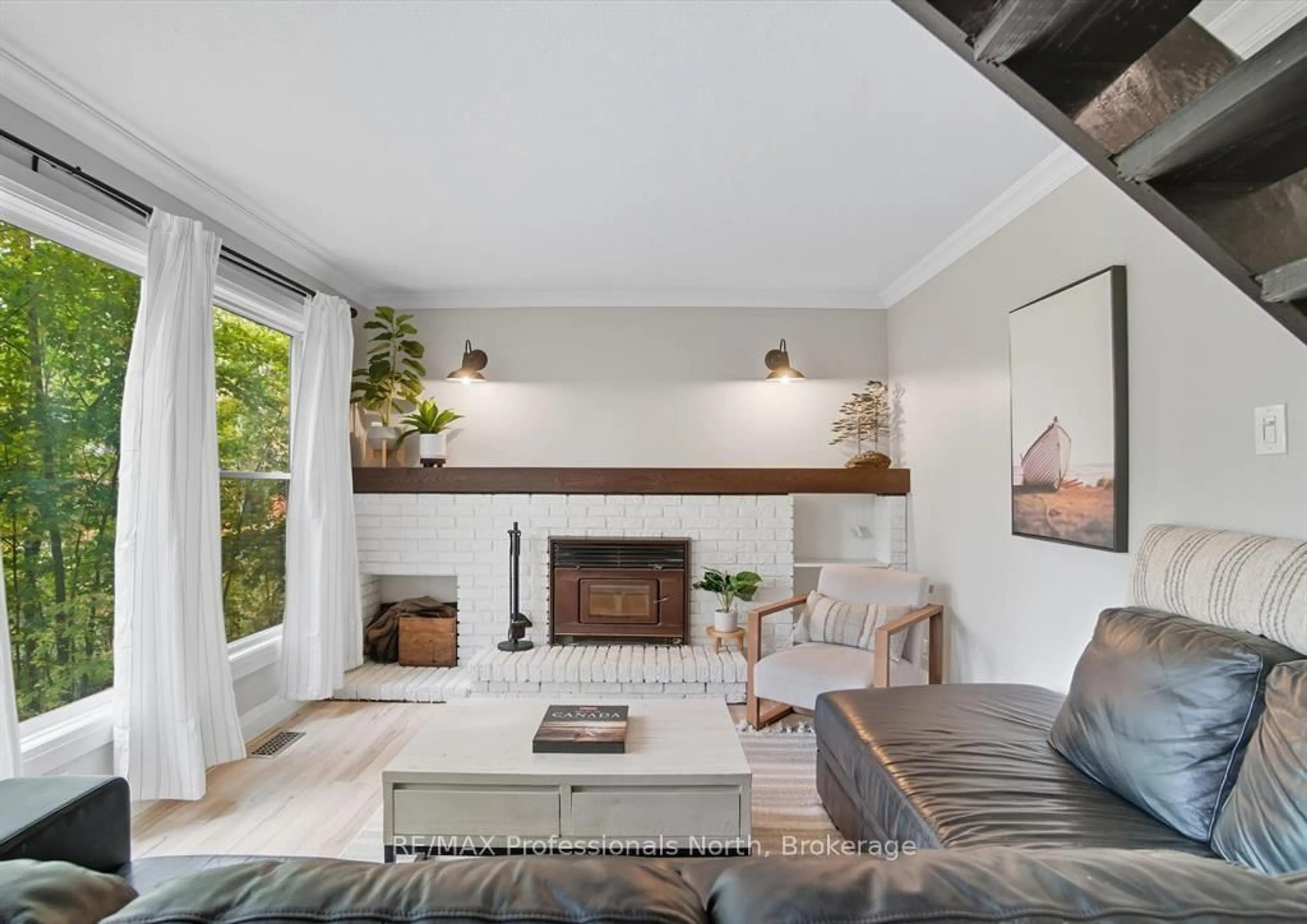 Living room with furniture, unknown for 1755 Skyline Dr, Huntsville Ontario P1H 1A7