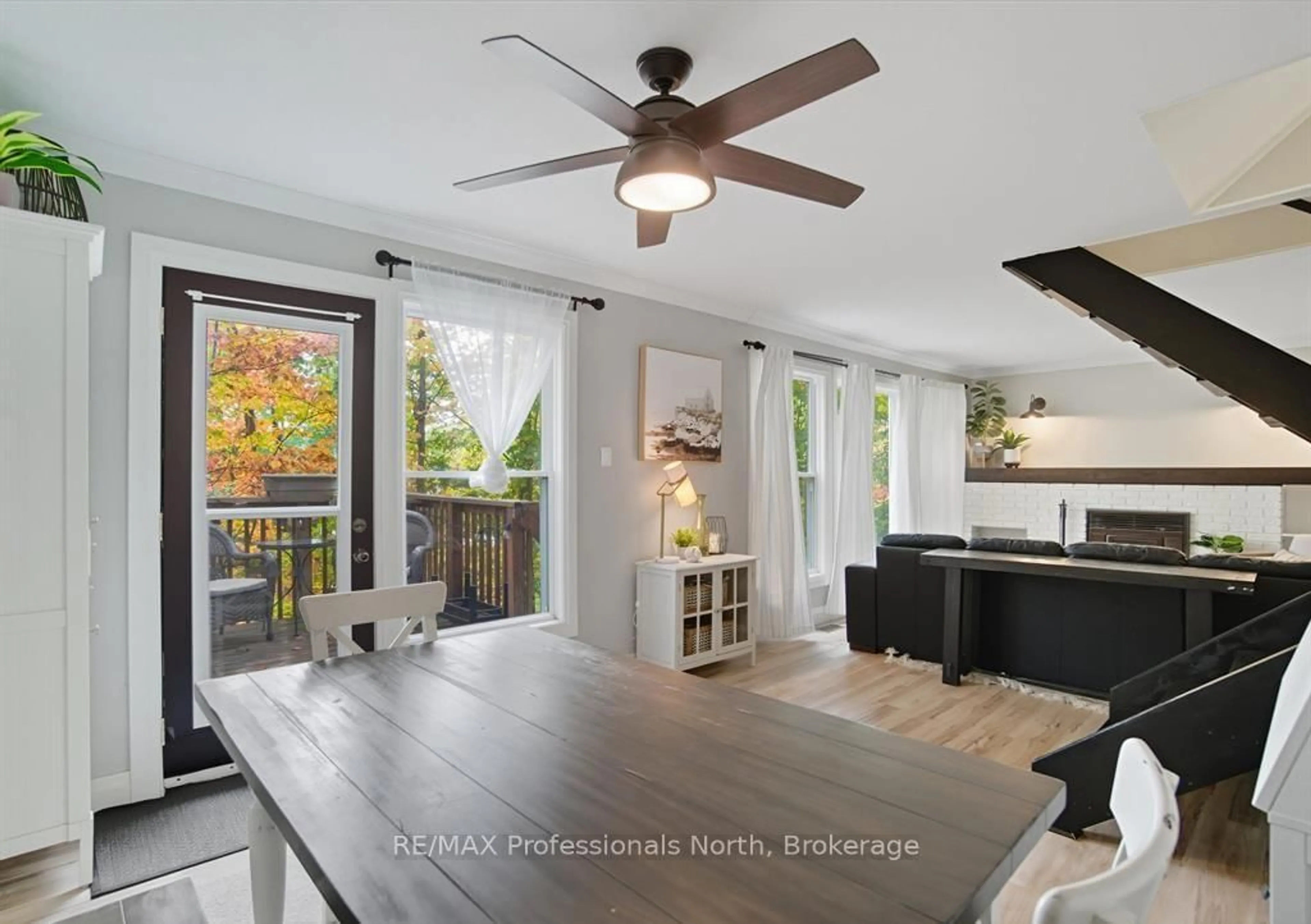 Open concept kitchen, wood/laminate floor for 1755 Skyline Dr, Huntsville Ontario P1H 1A7