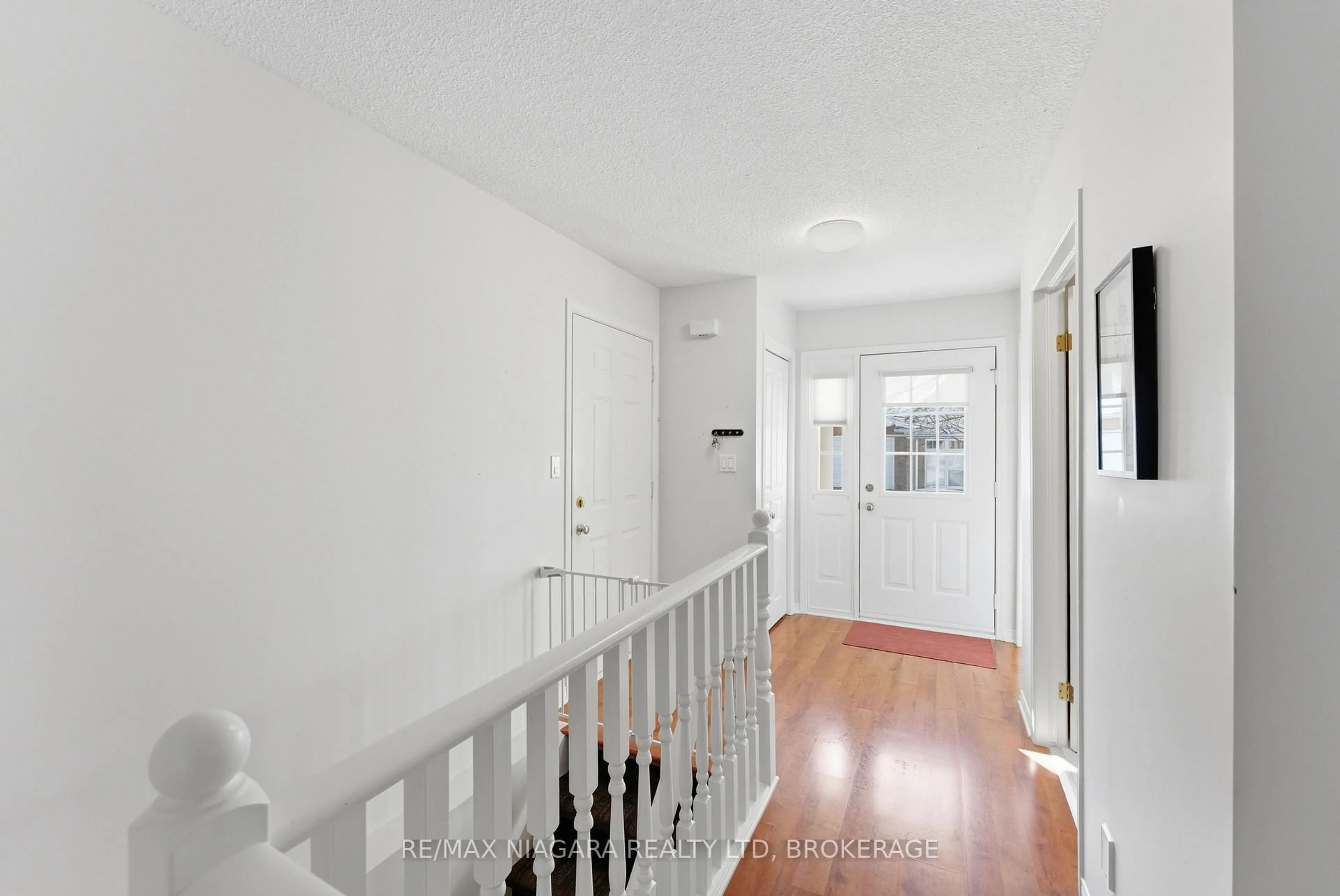 Indoor entryway for 2684 Mewburn Rd #17, Niagara Falls Ontario L2J 0A9