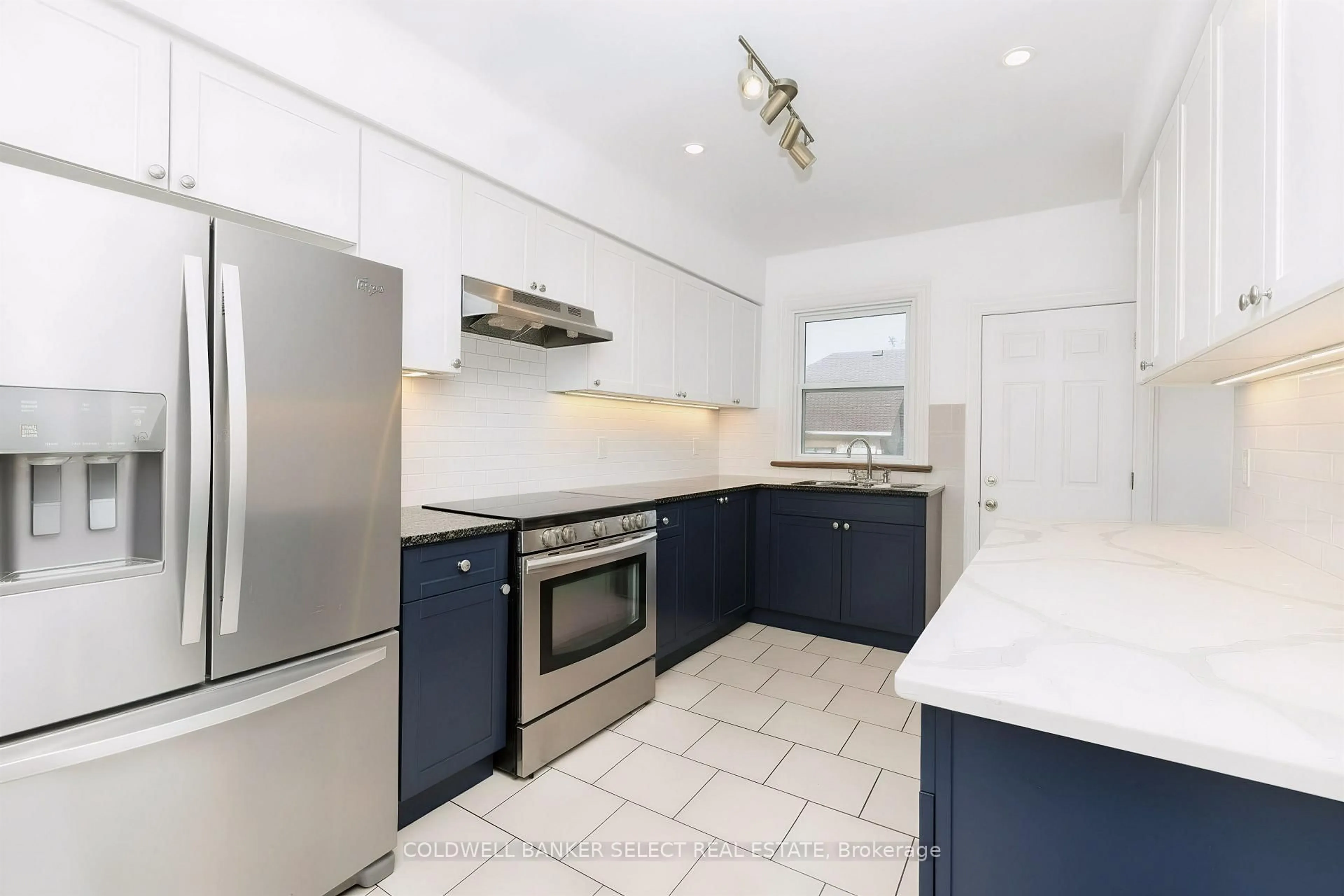 Standard kitchen, ceramic/tile floor for 55 Frederick Ave, Hamilton Ontario L8H 4K5