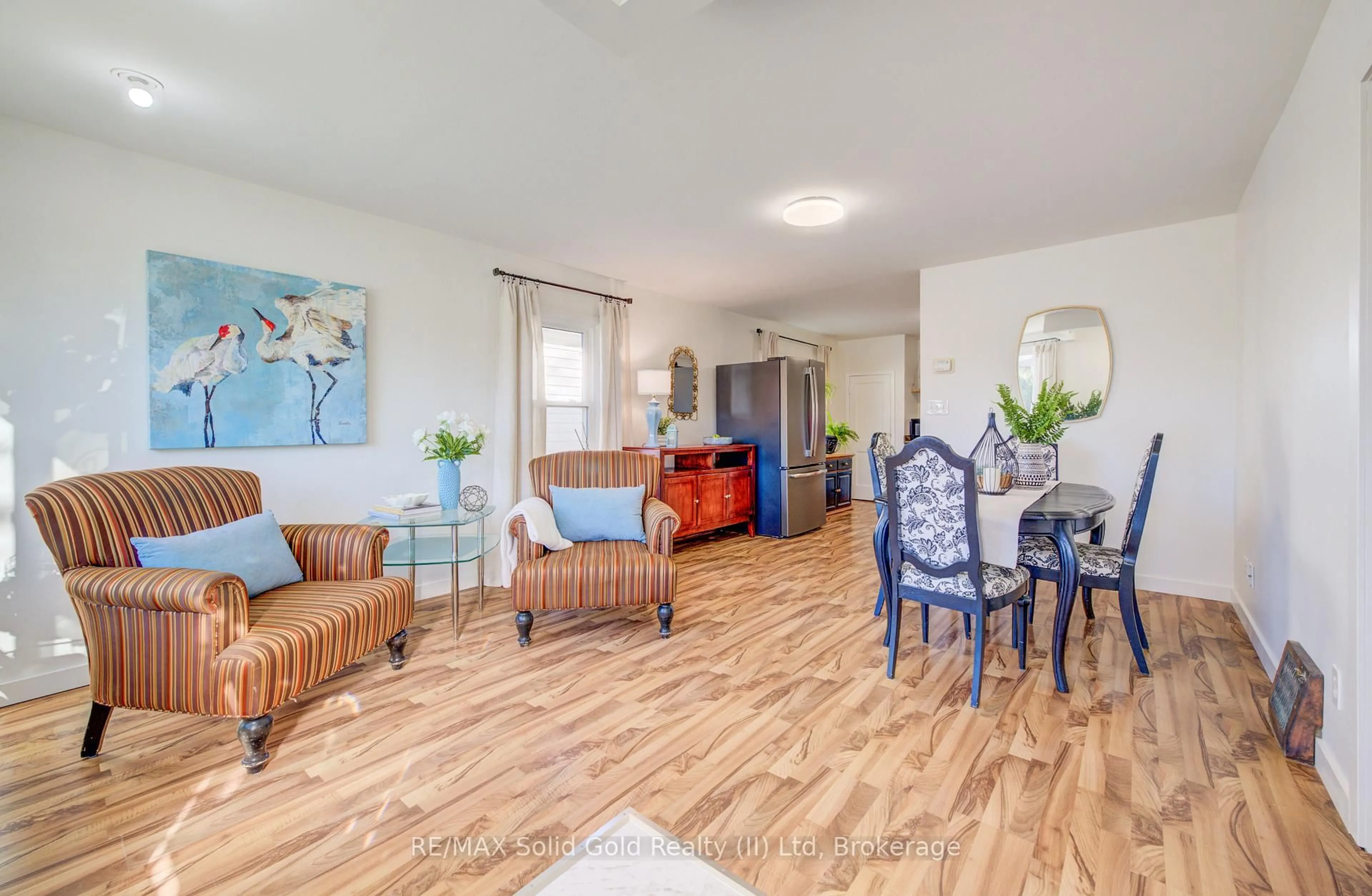 Living room with furniture, wood/laminate floor for 85 Bell St, Norfolk Ontario N4B 1W9