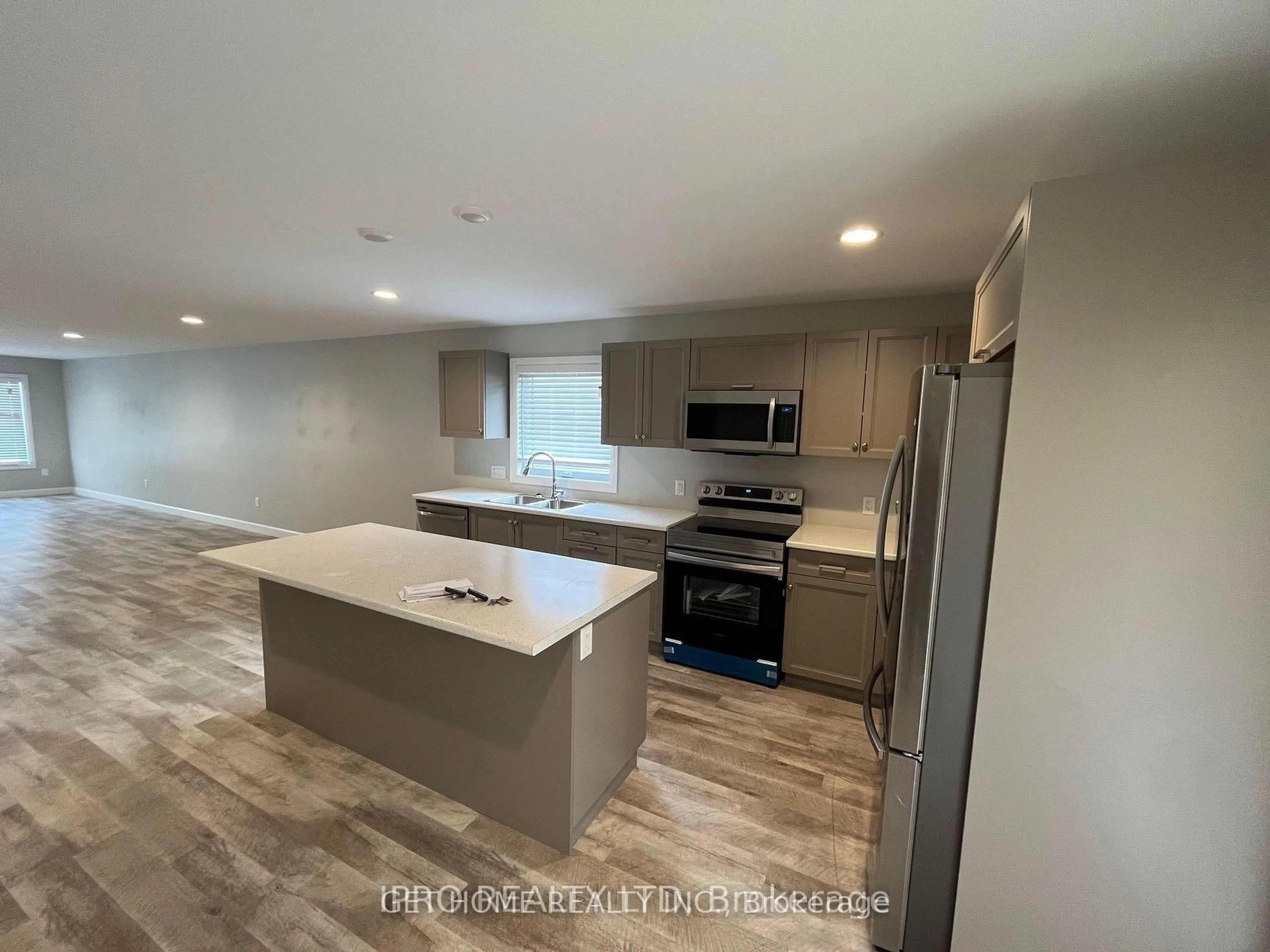 Open concept kitchen, unknown for 231 Manning Dr, Chatham-Kent Ontario N7M 0S5