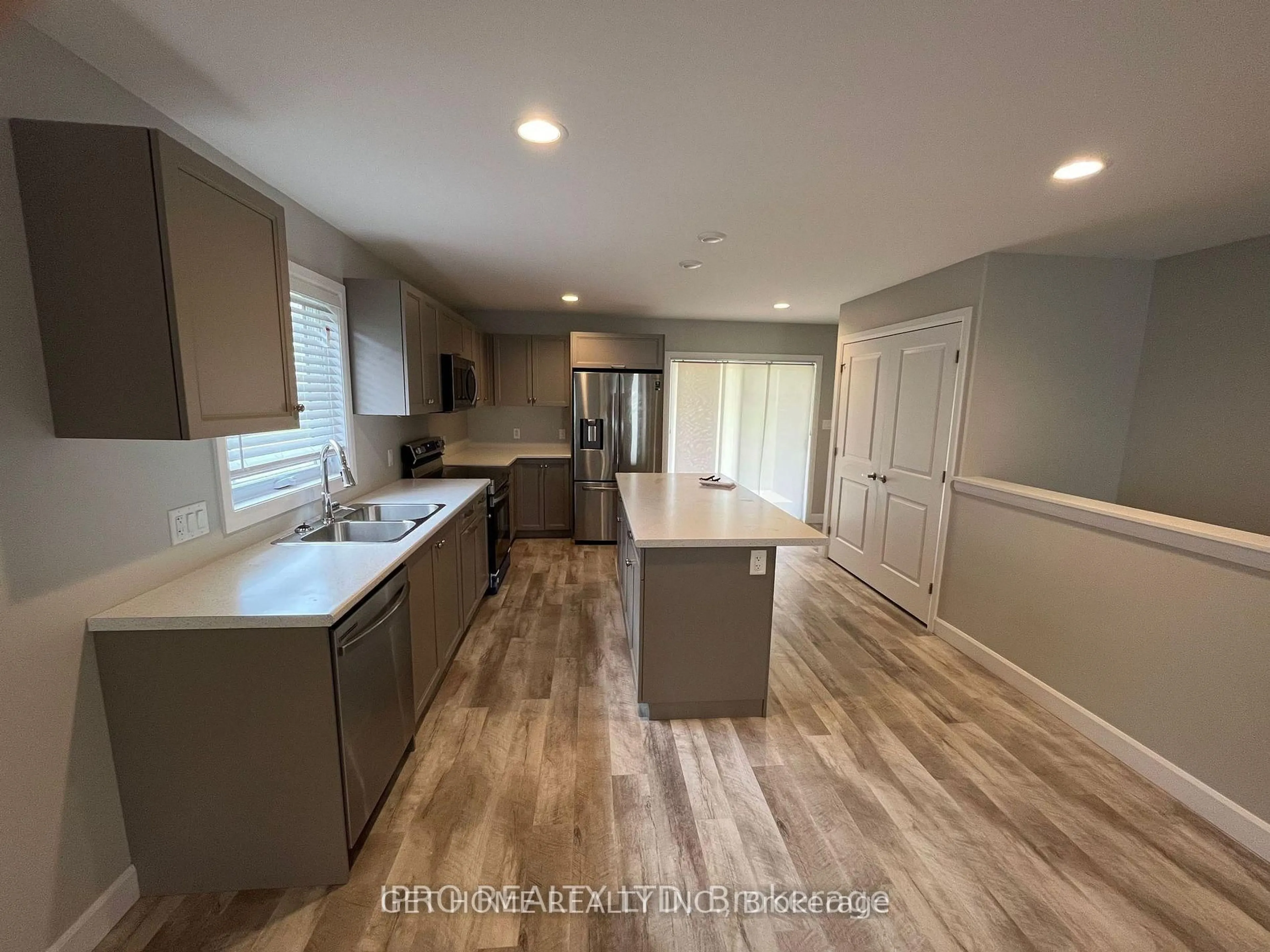 Open concept kitchen, unknown for 231 Manning Dr, Chatham-Kent Ontario N7M 0S5