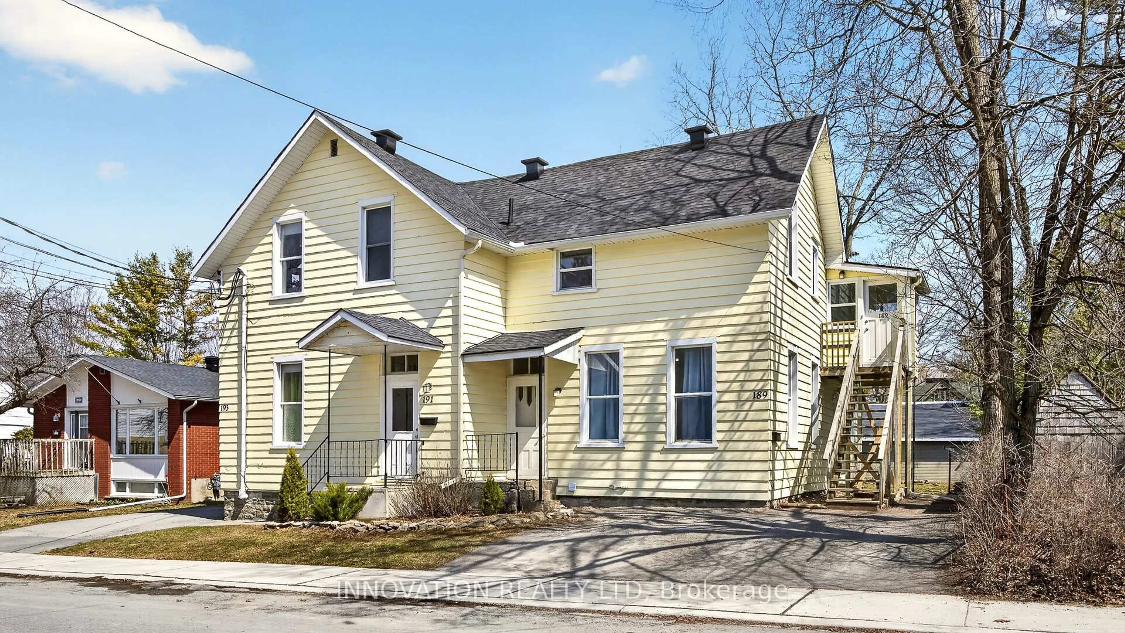 Home with vinyl exterior material, street for 189-191-193 Moffatt St, Carleton Place Ontario K7C 3K9
