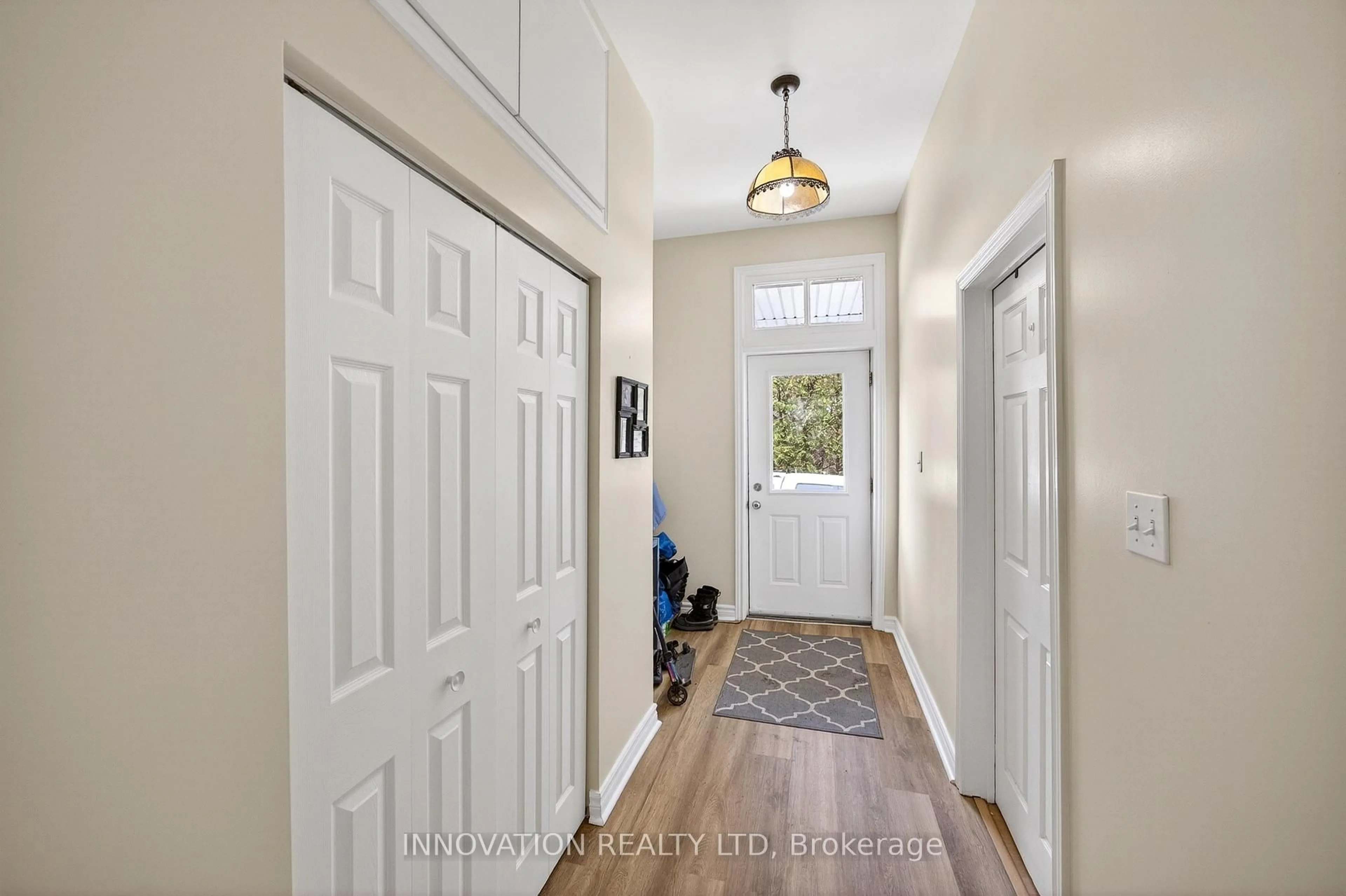 Indoor entryway for 189-191-193 Moffatt St, Carleton Place Ontario K7C 3K9