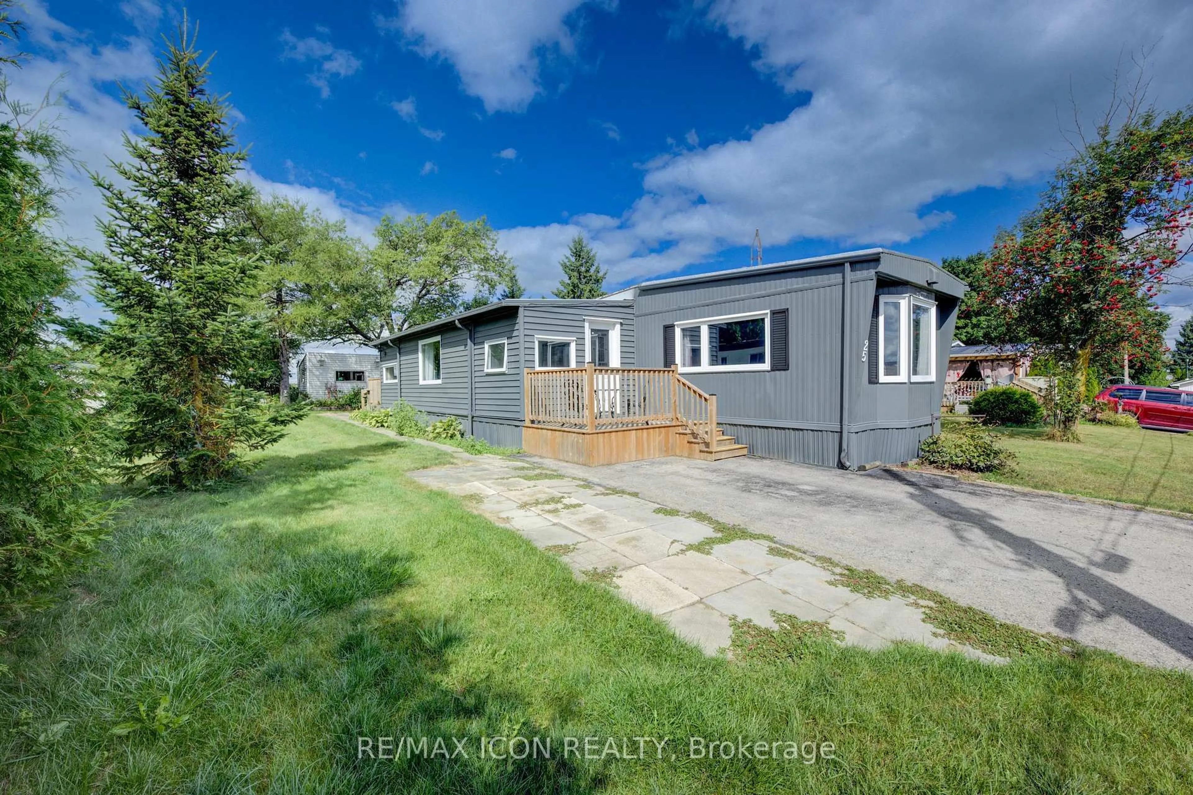 A pic from outside/outdoor area/front of a property/back of a property/a pic from drone, street for 25 Grand Vista Cres, Wellington North Ontario N0G 2L0