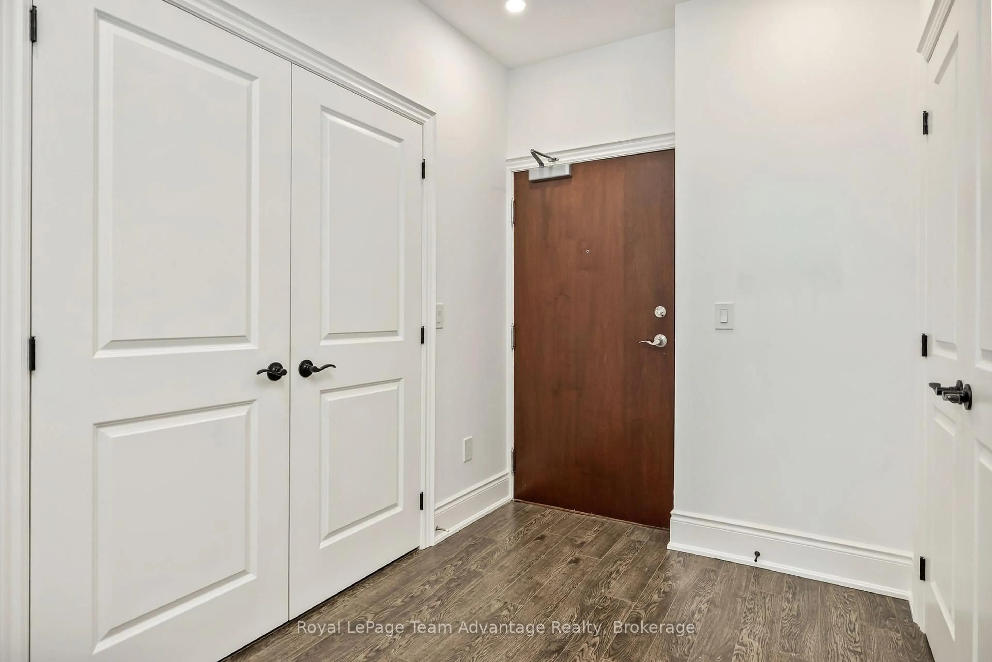 Indoor entryway for 11C Salt Dock Rd #201, Parry Sound Ontario P2A 3B6