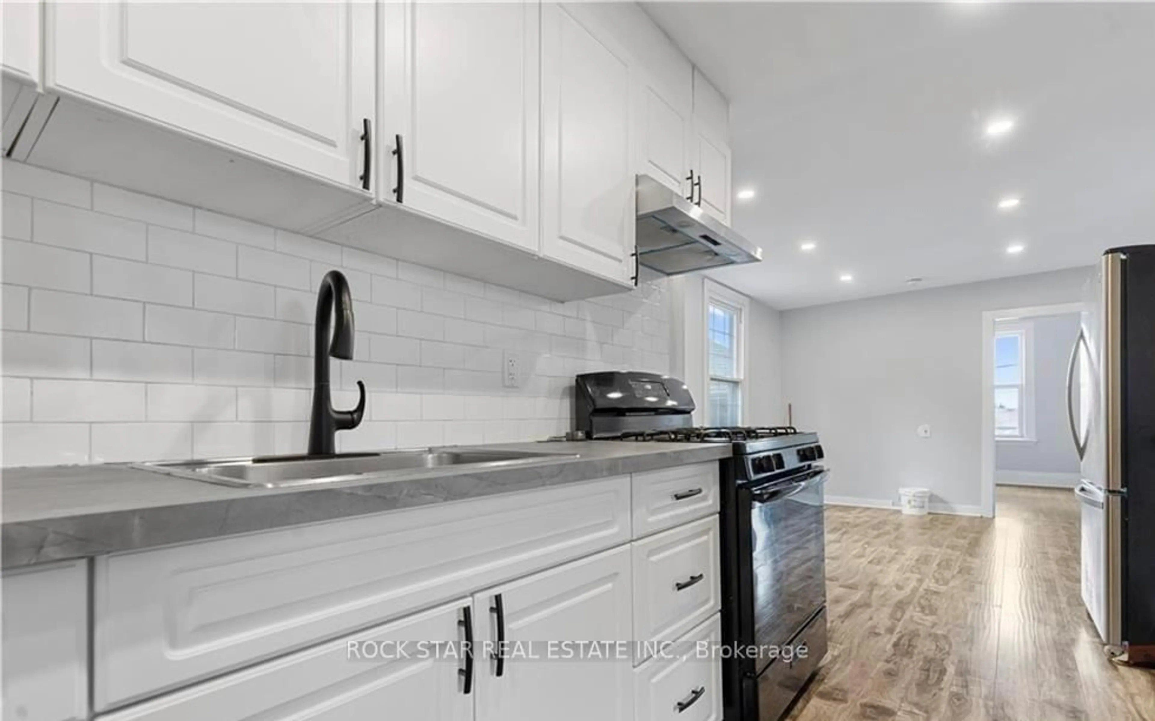 Unknown for 235 Hamilton Rd, London East Ontario N5Z 1P9