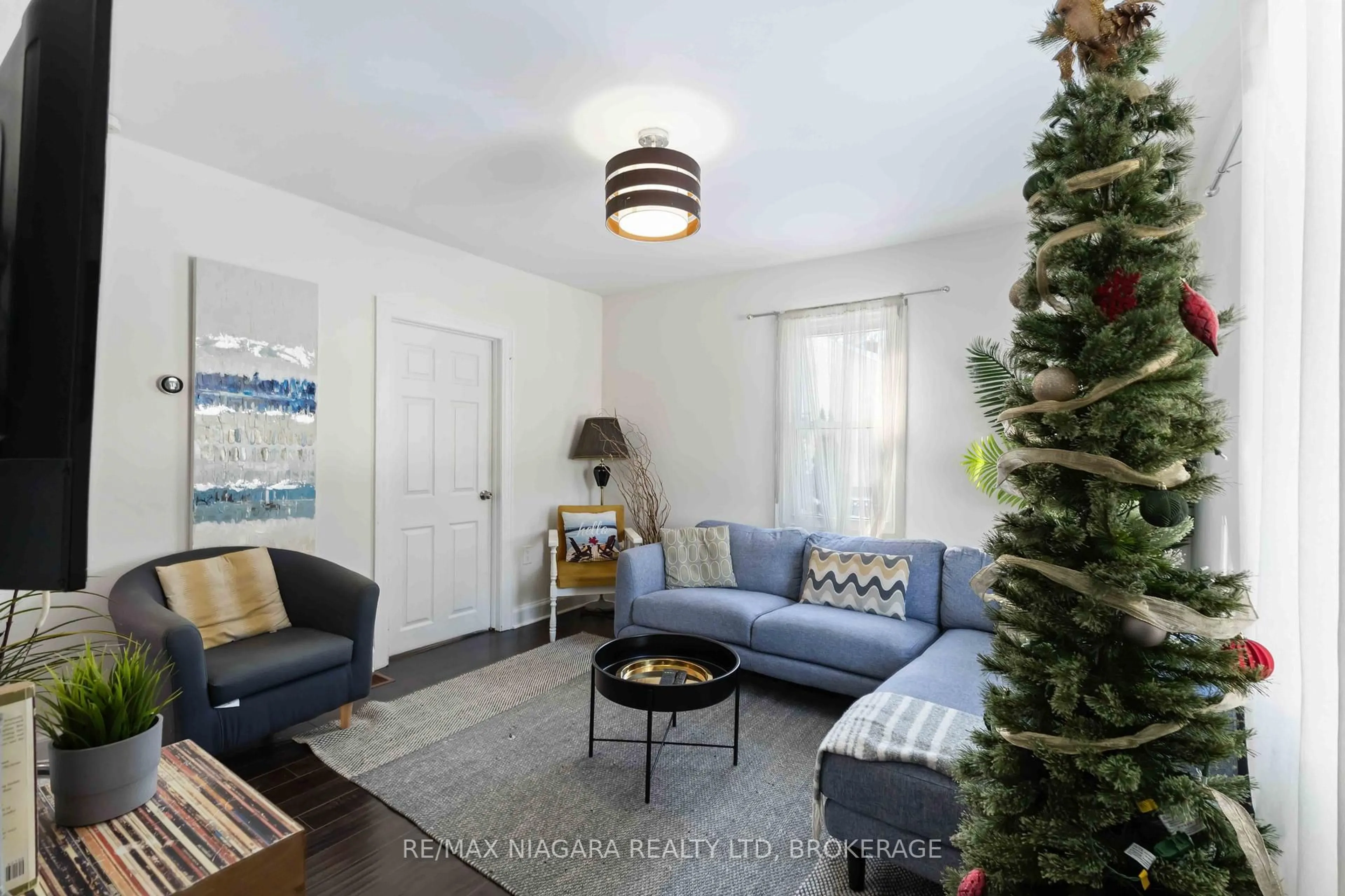 Living room with furniture, unknown for 1459 Niagara Stone Rd, Niagara-on-the-Lake Ontario L0S 1T0