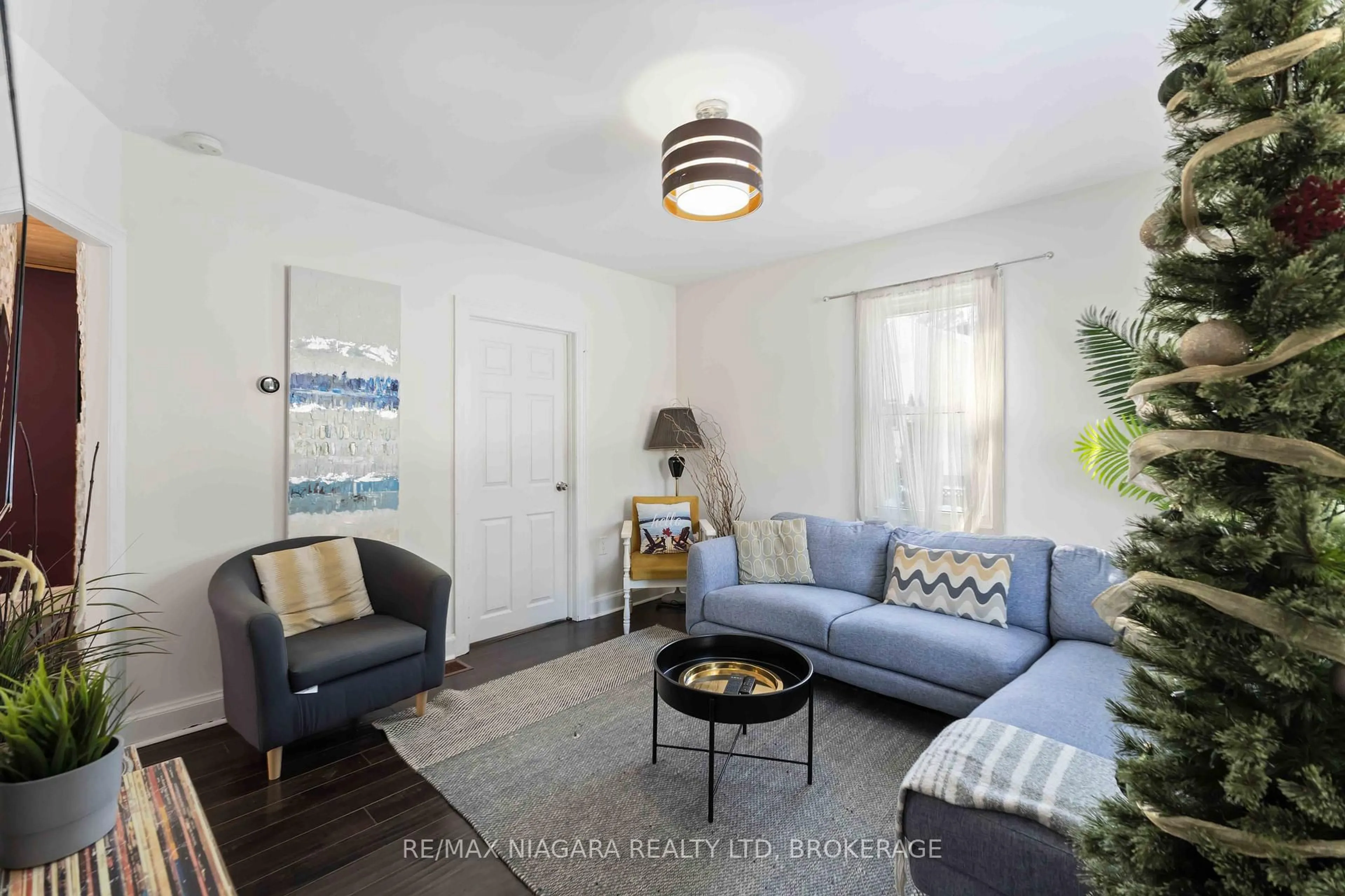 Living room with furniture, unknown for 1459 Niagara Stone Rd, Niagara-on-the-Lake Ontario L0S 1T0