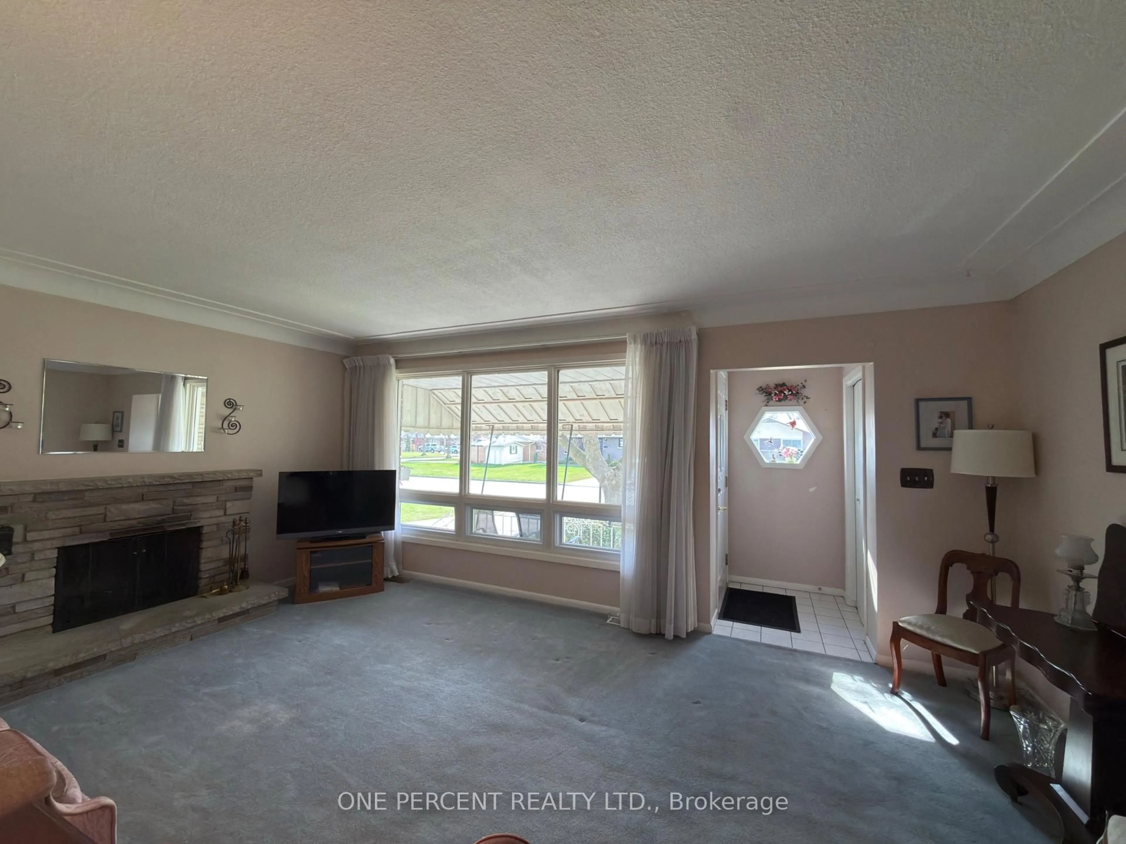 A pic of a room for 8800 Champlain Dr, Niagara Falls Ontario L2G 6Y6