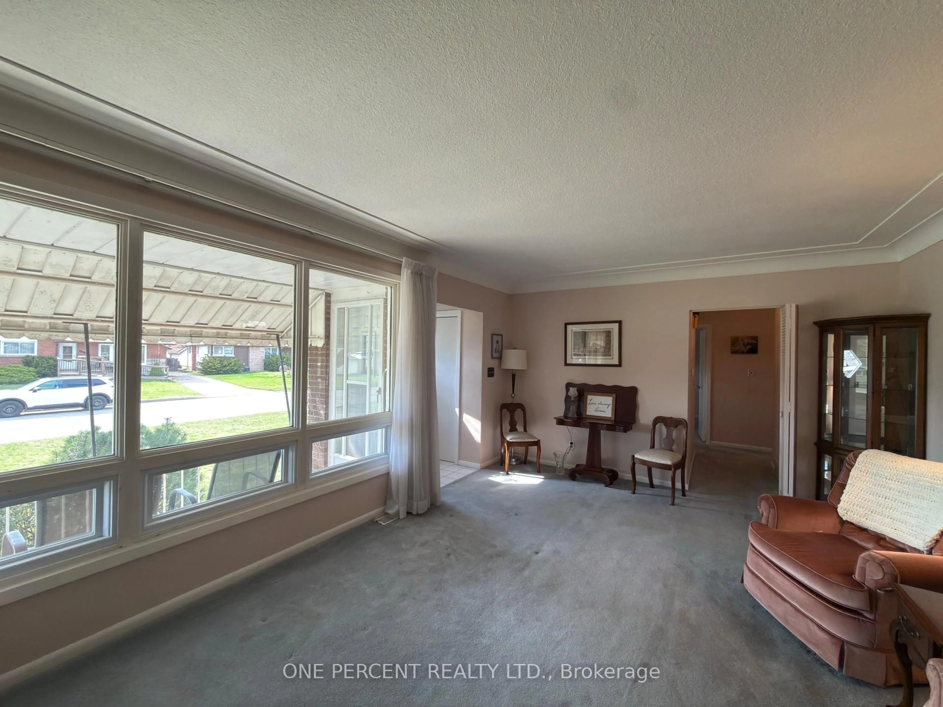 A pic of a room for 8800 Champlain Dr, Niagara Falls Ontario L2G 6Y6