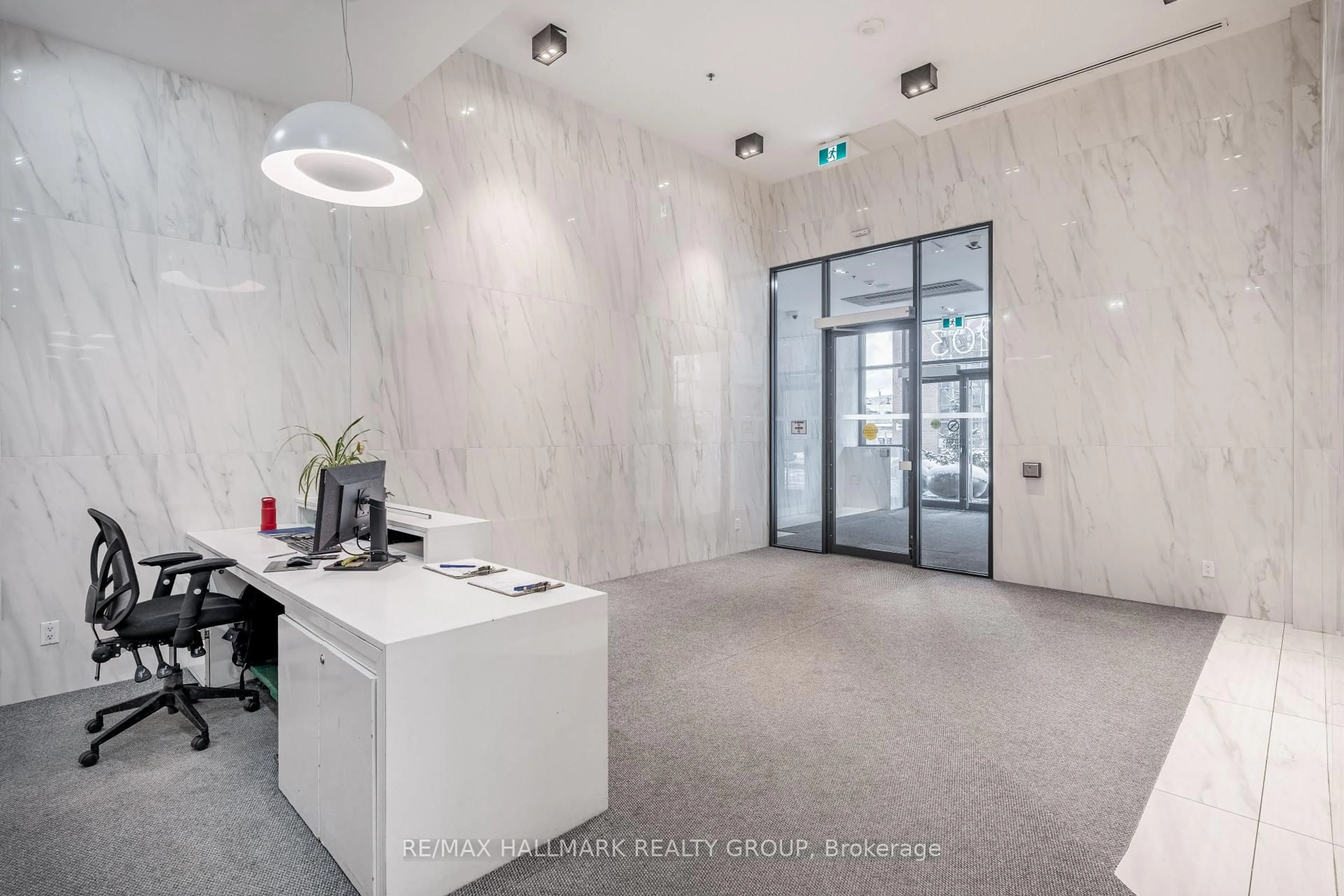 Indoor foyer for 203 Catherine St #710, Ottawa Ontario K2P 1J5
