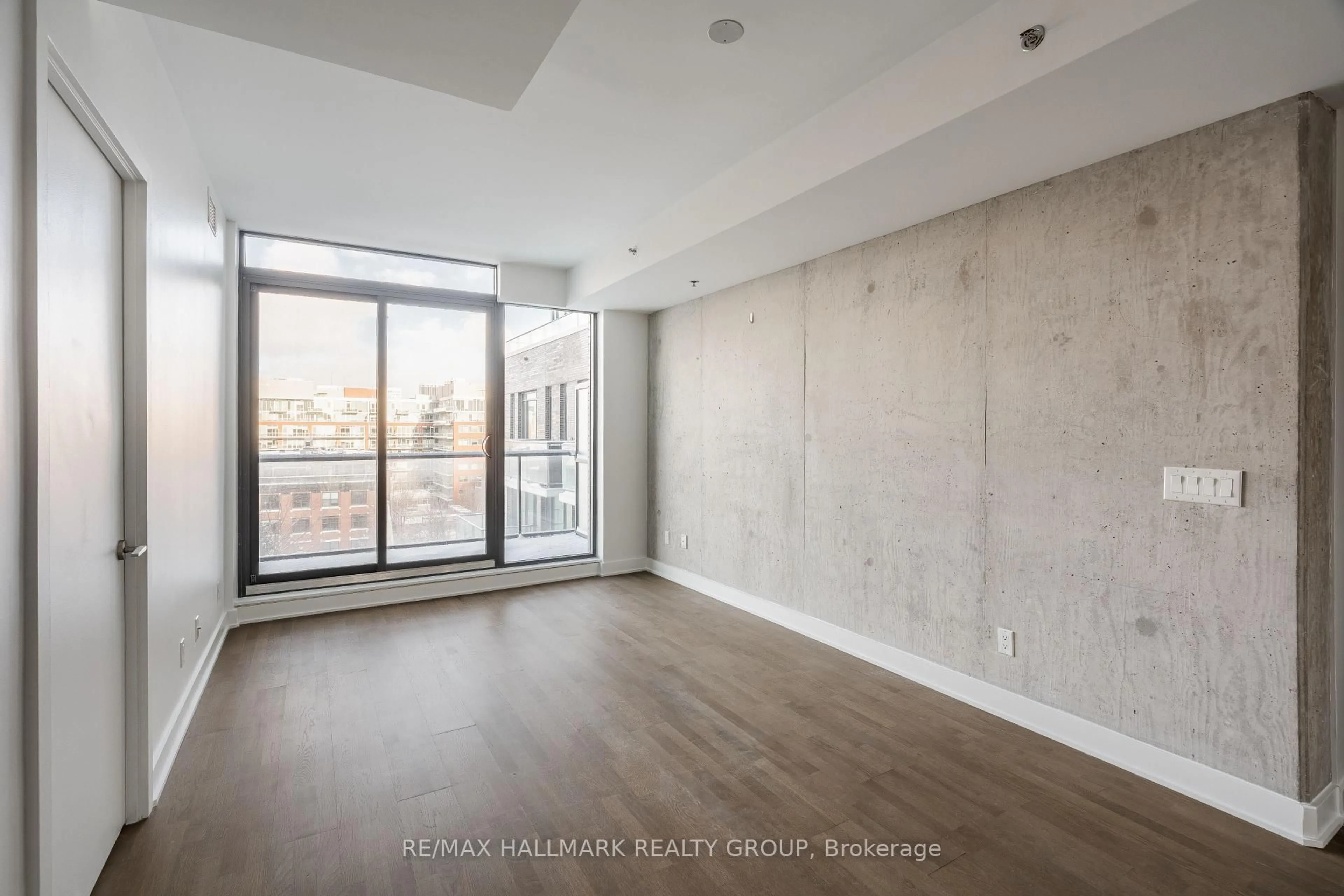 A pic of a room for 203 Catherine St #710, Ottawa Ontario K2P 1J5