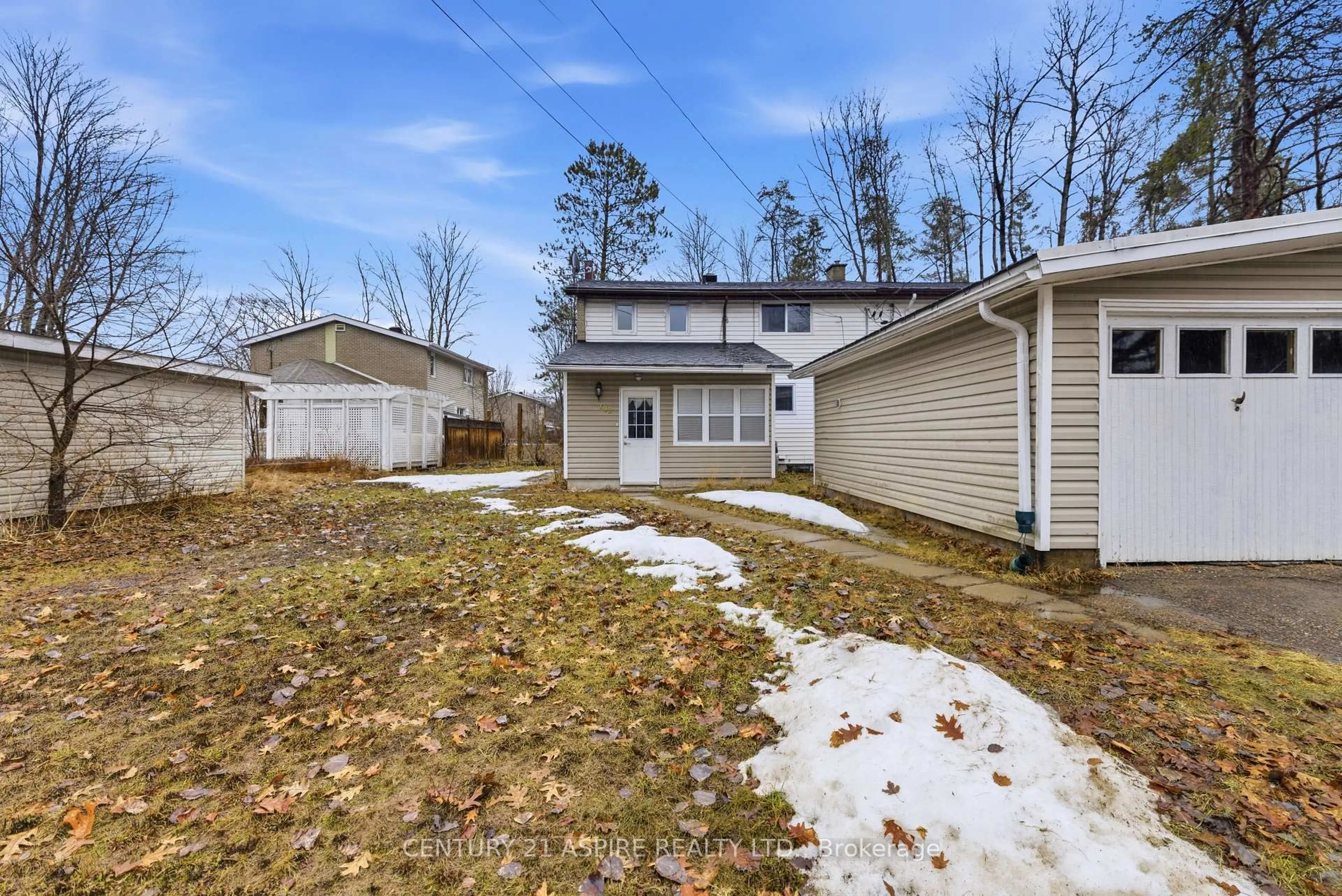 A pic from outside/outdoor area/front of a property/back of a property/a pic from drone, street for 102 Birch St, Deep River Ontario K0J 1P0