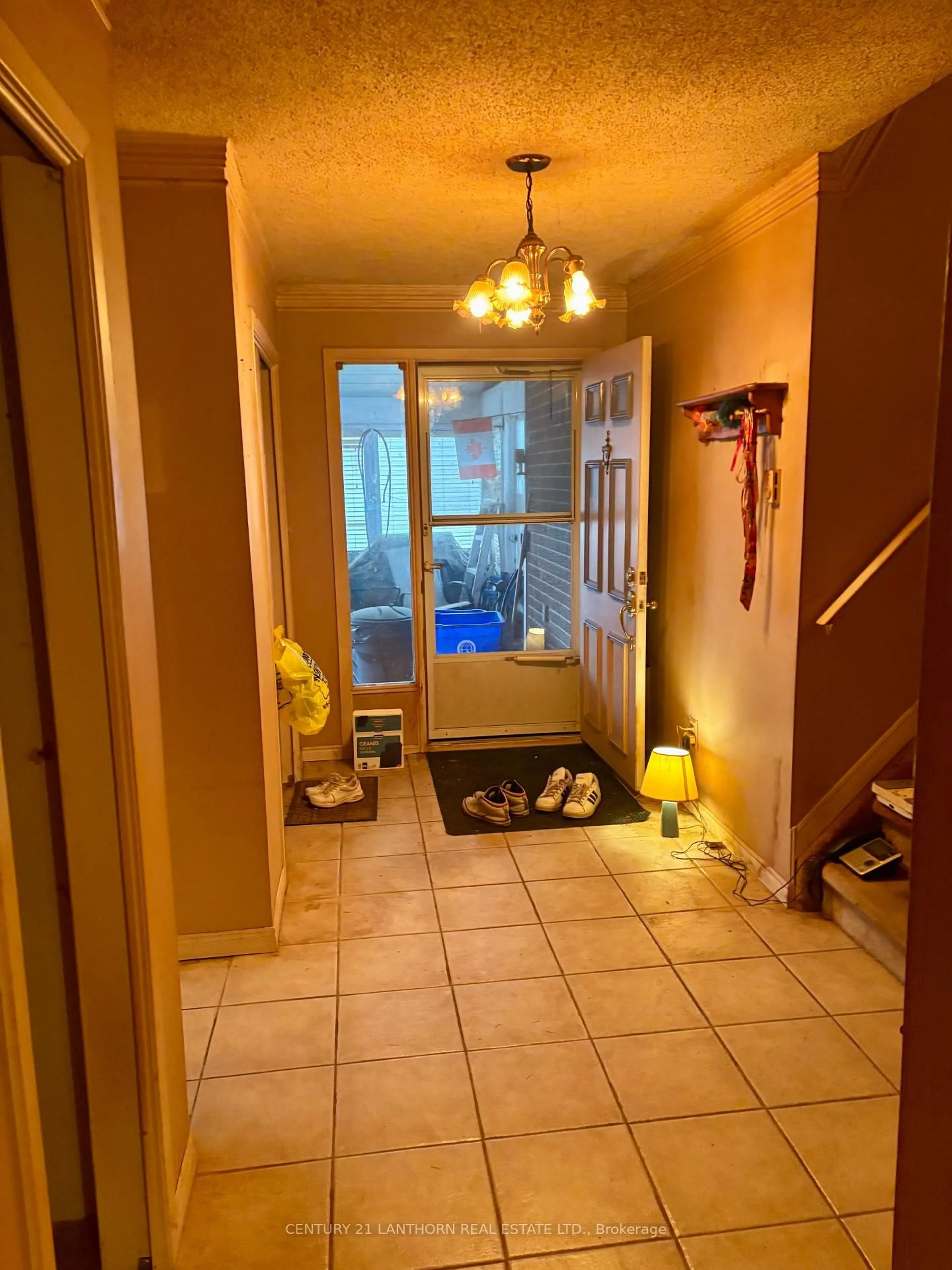 Indoor entryway for 14 Spring St, Prince Edward County Ontario K0K 2T0