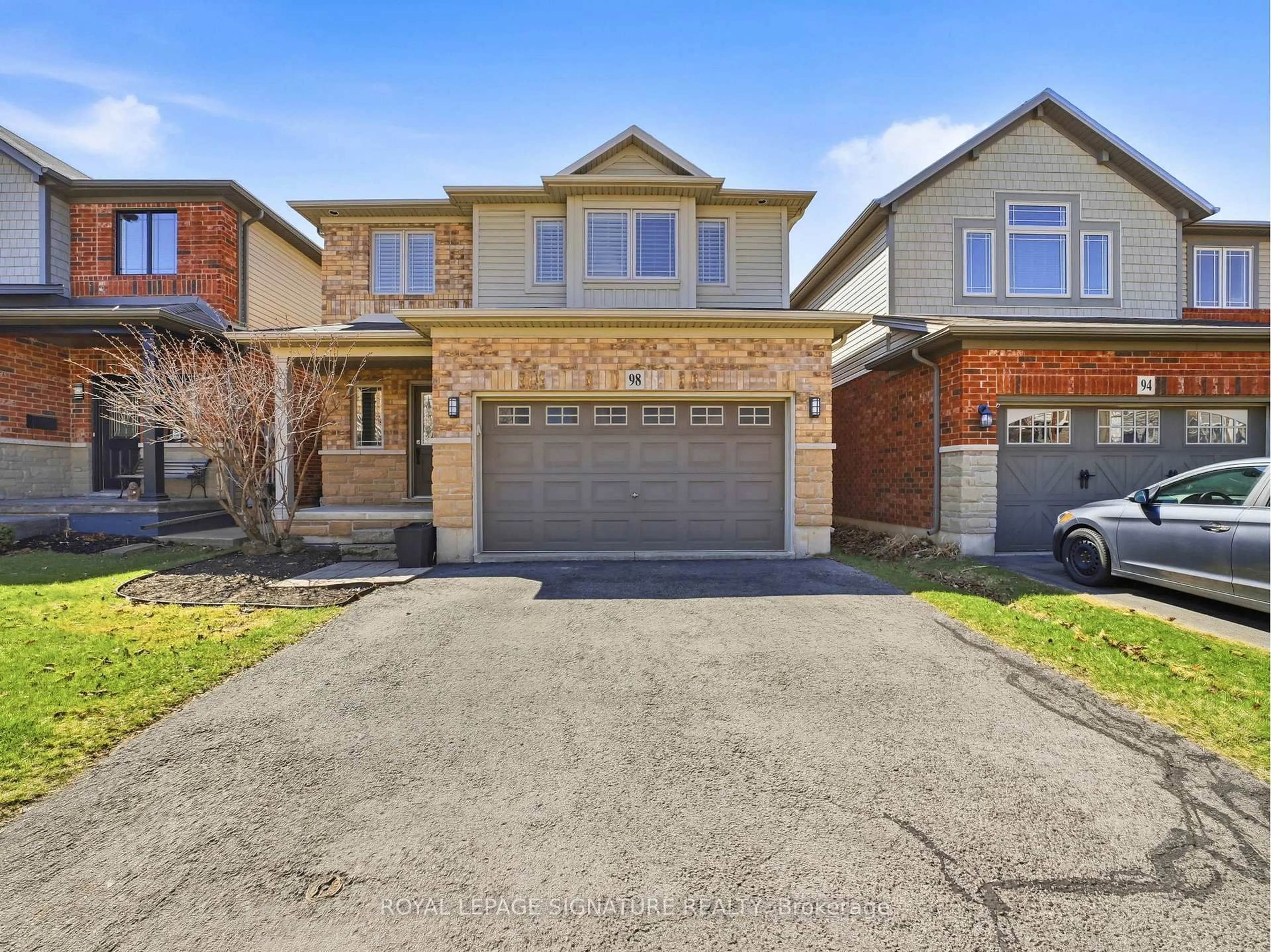 Home with brick exterior material, street for 98 Willow Lane, Grimsby Ontario L3M 5P7