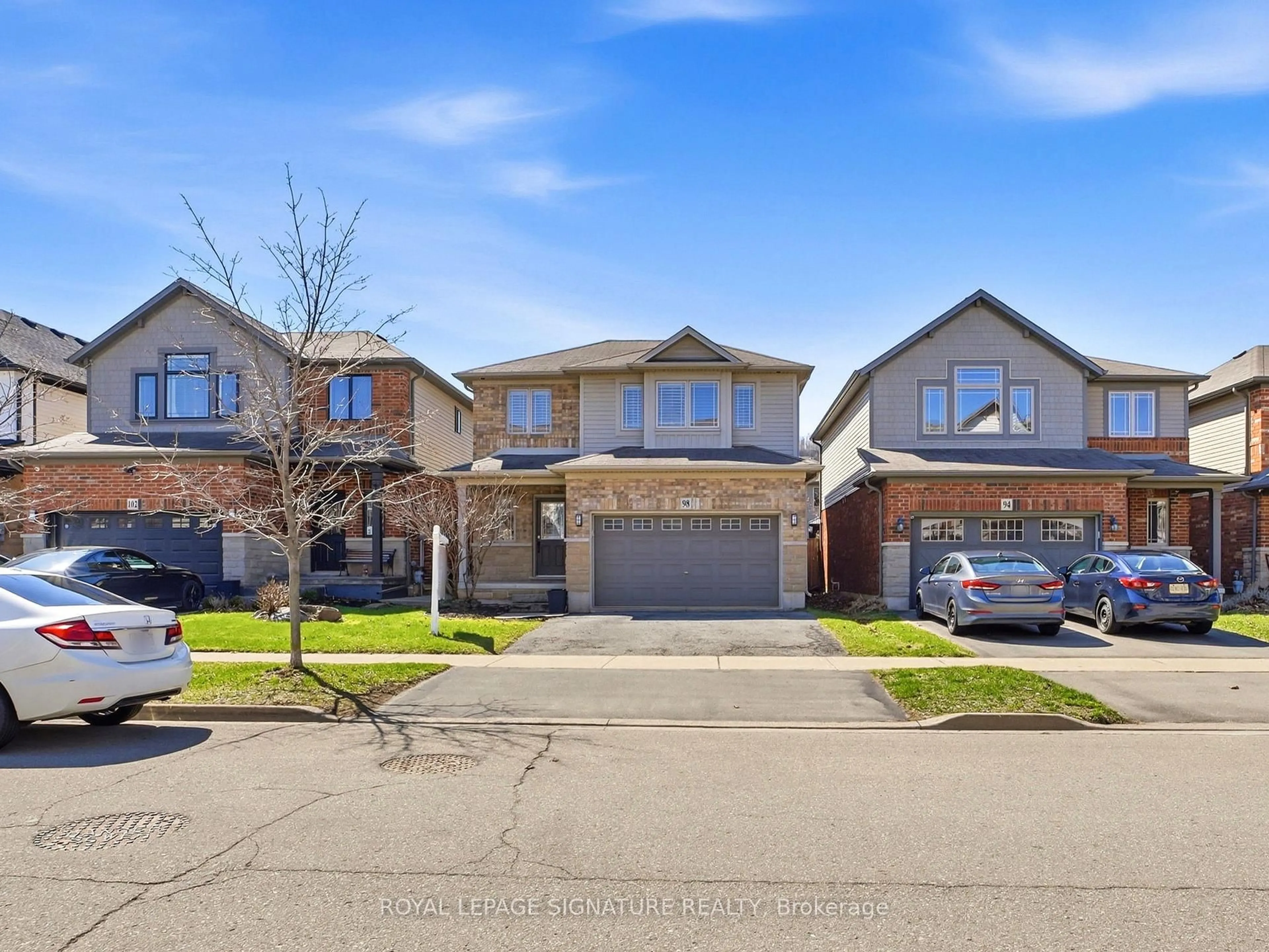 Home with brick exterior material, street for 98 Willow Lane, Grimsby Ontario L3M 5P7