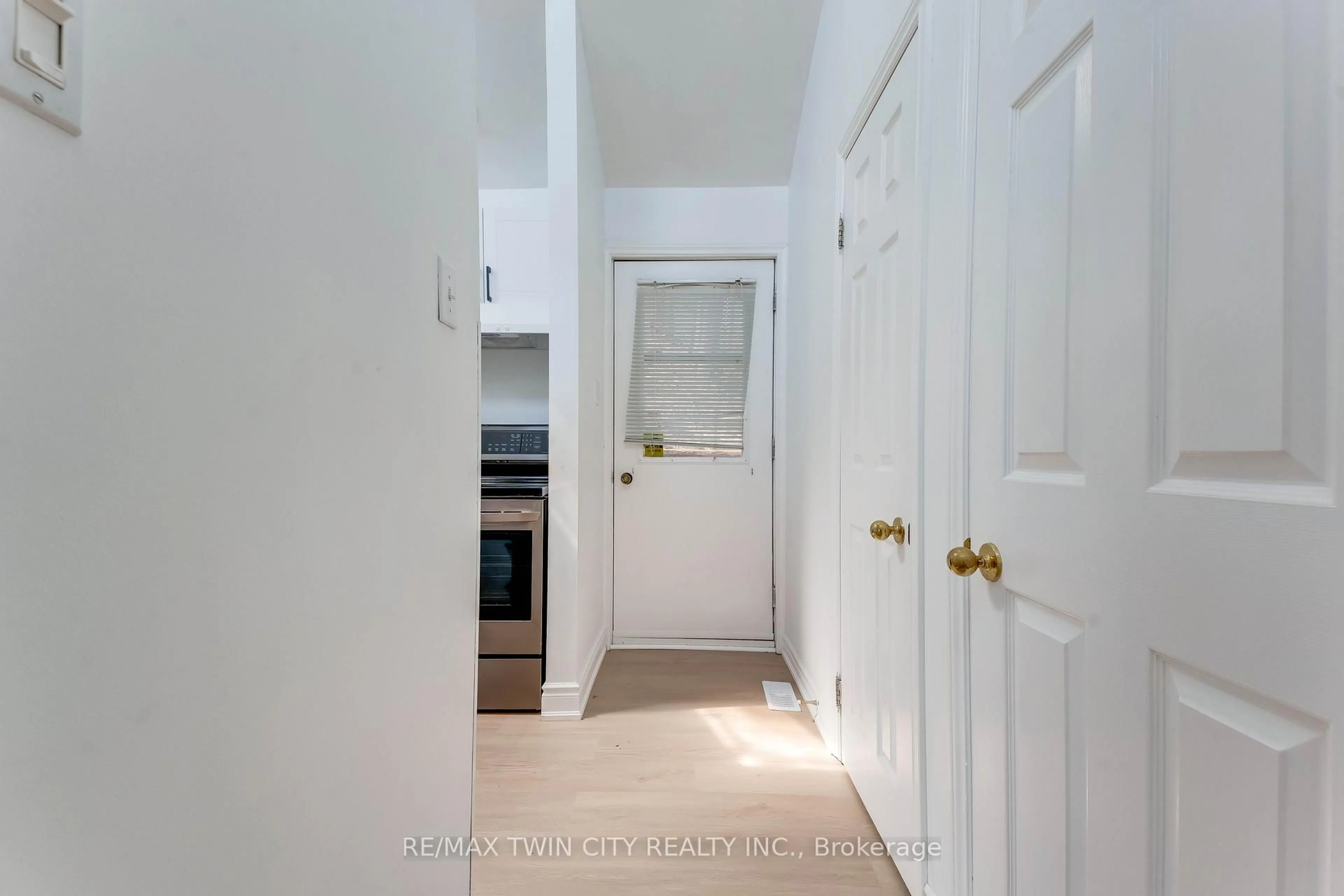 Unknown for 530 Fountain St, Cambridge Ontario N3H 1J3