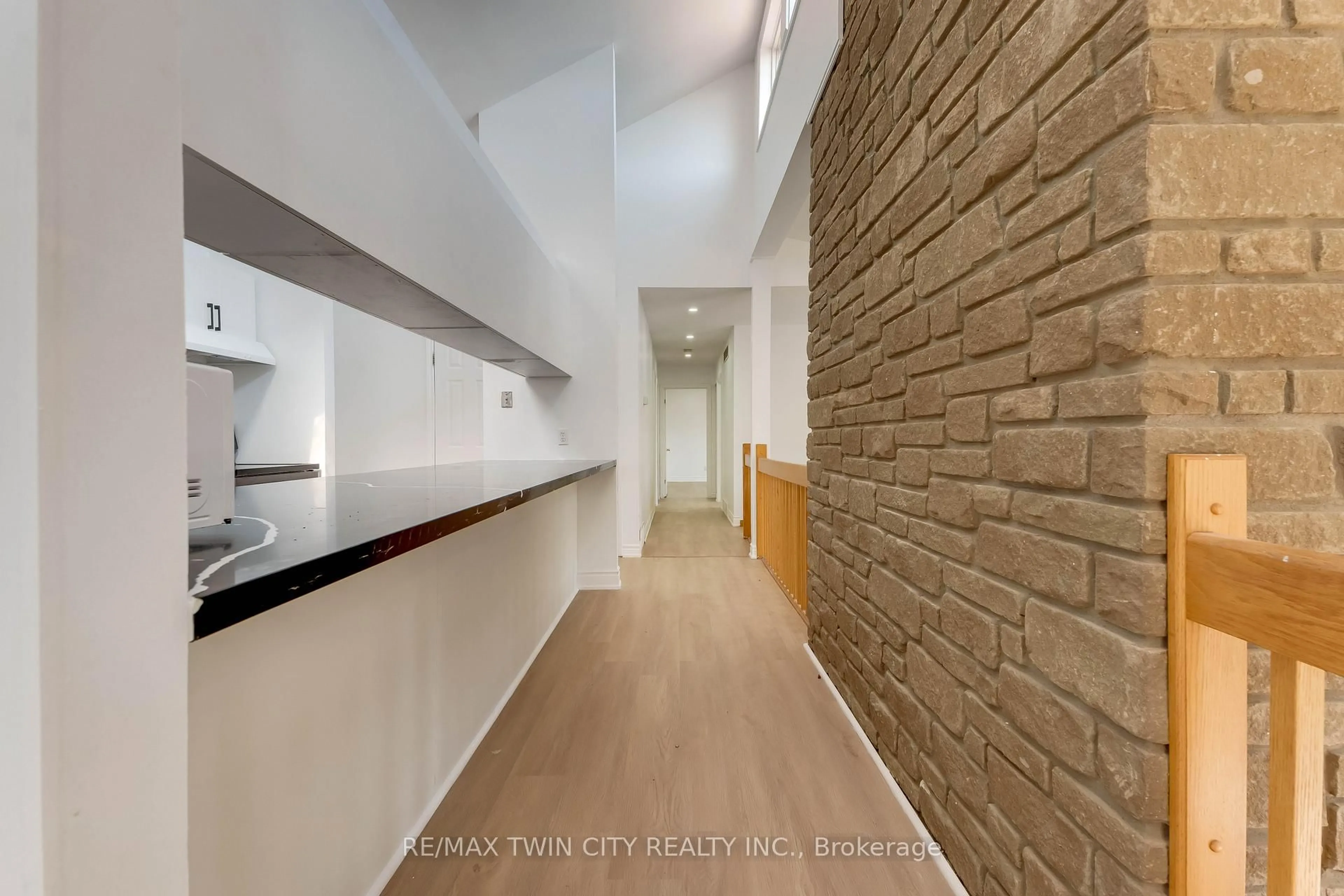 Unknown for 530 Fountain St, Cambridge Ontario N3H 1J3