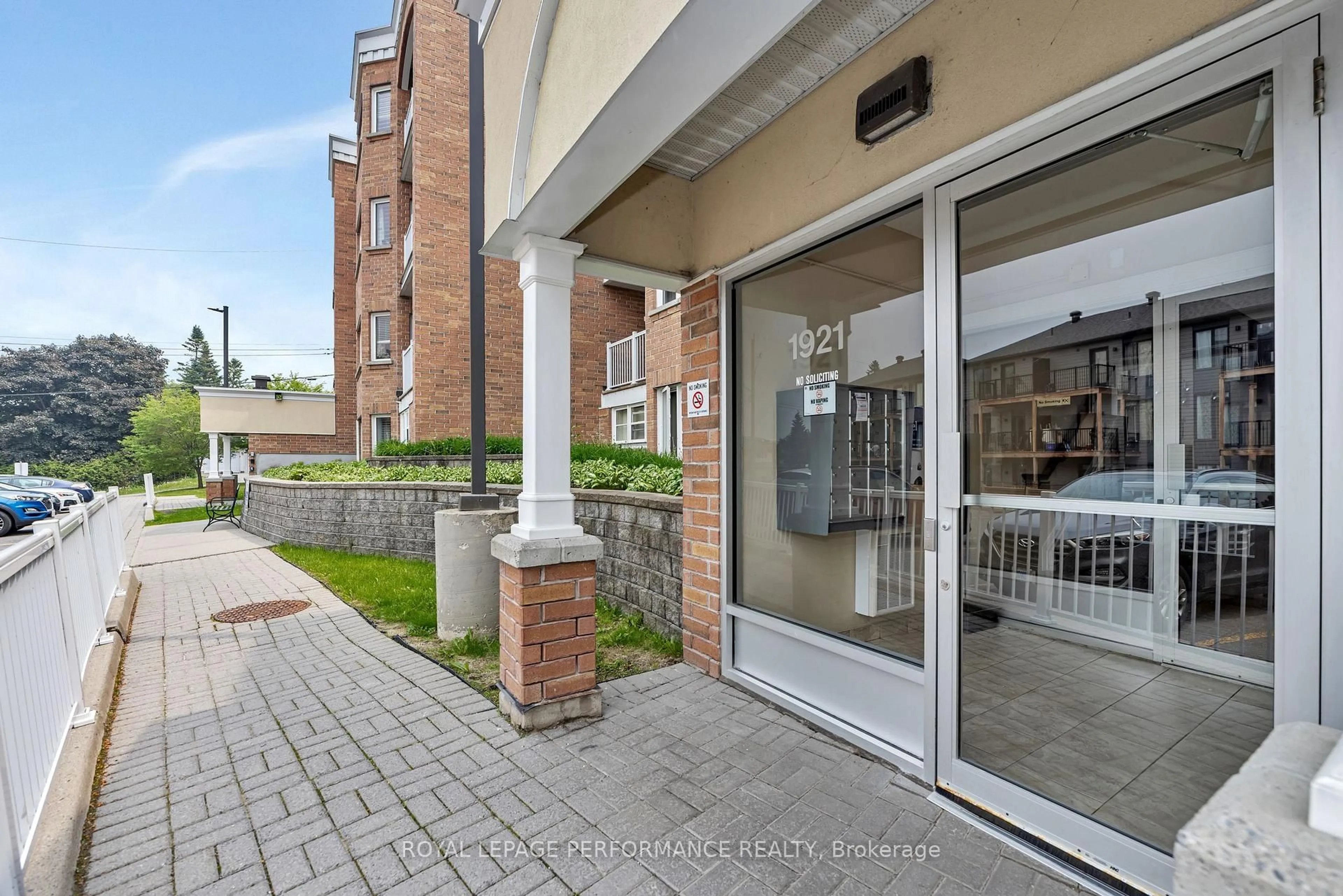 Unknown for 1921 St Joseph Blvd #203, Ottawa Ontario K1C 0A3