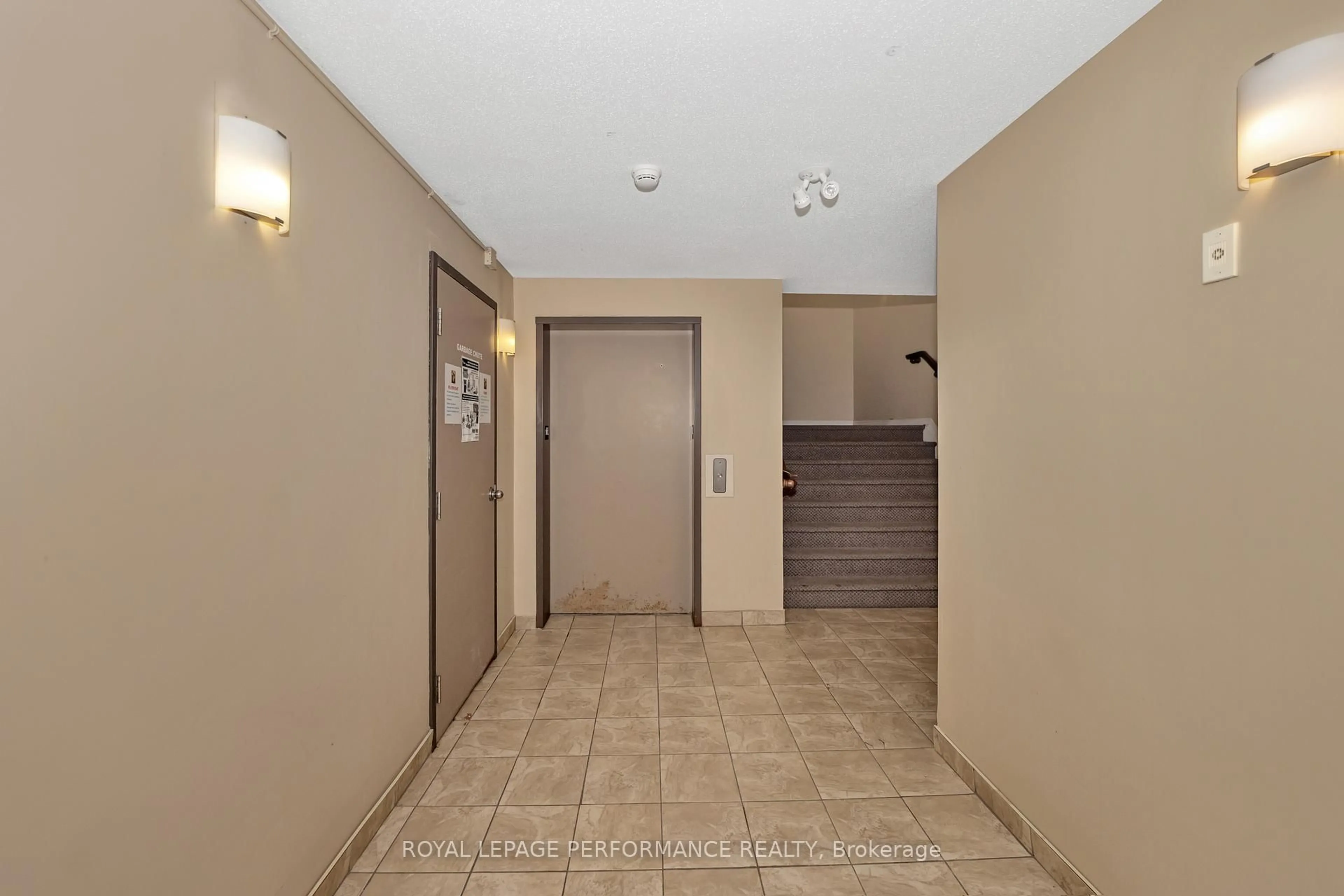 Indoor foyer for 1921 St Joseph Blvd #203, Ottawa Ontario K1C 0A3