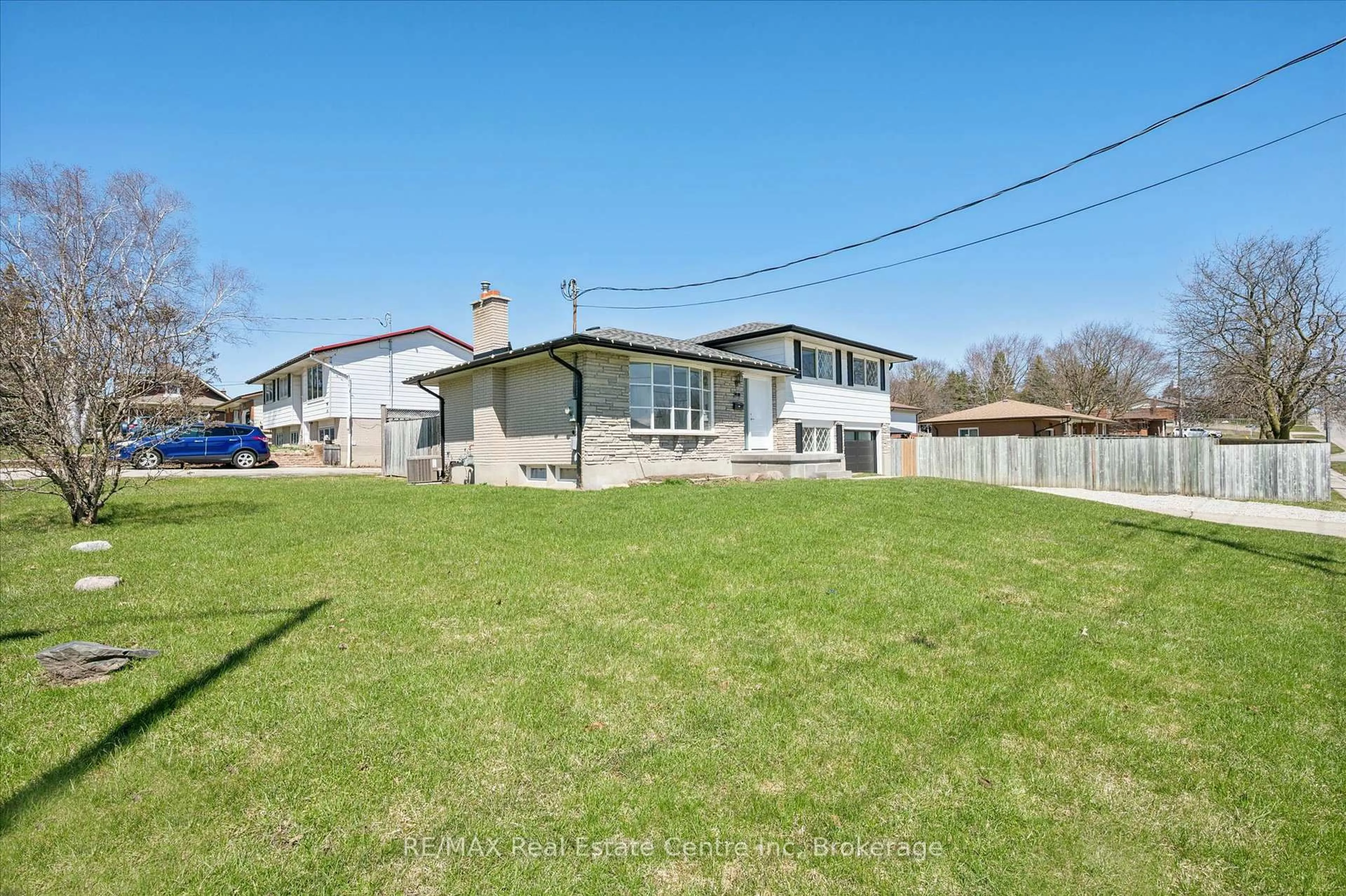 A pic from outside/outdoor area/front of a property/back of a property/a pic from drone, unknown for 6 Eastview Rd, Guelph Ontario N1E 1Z4