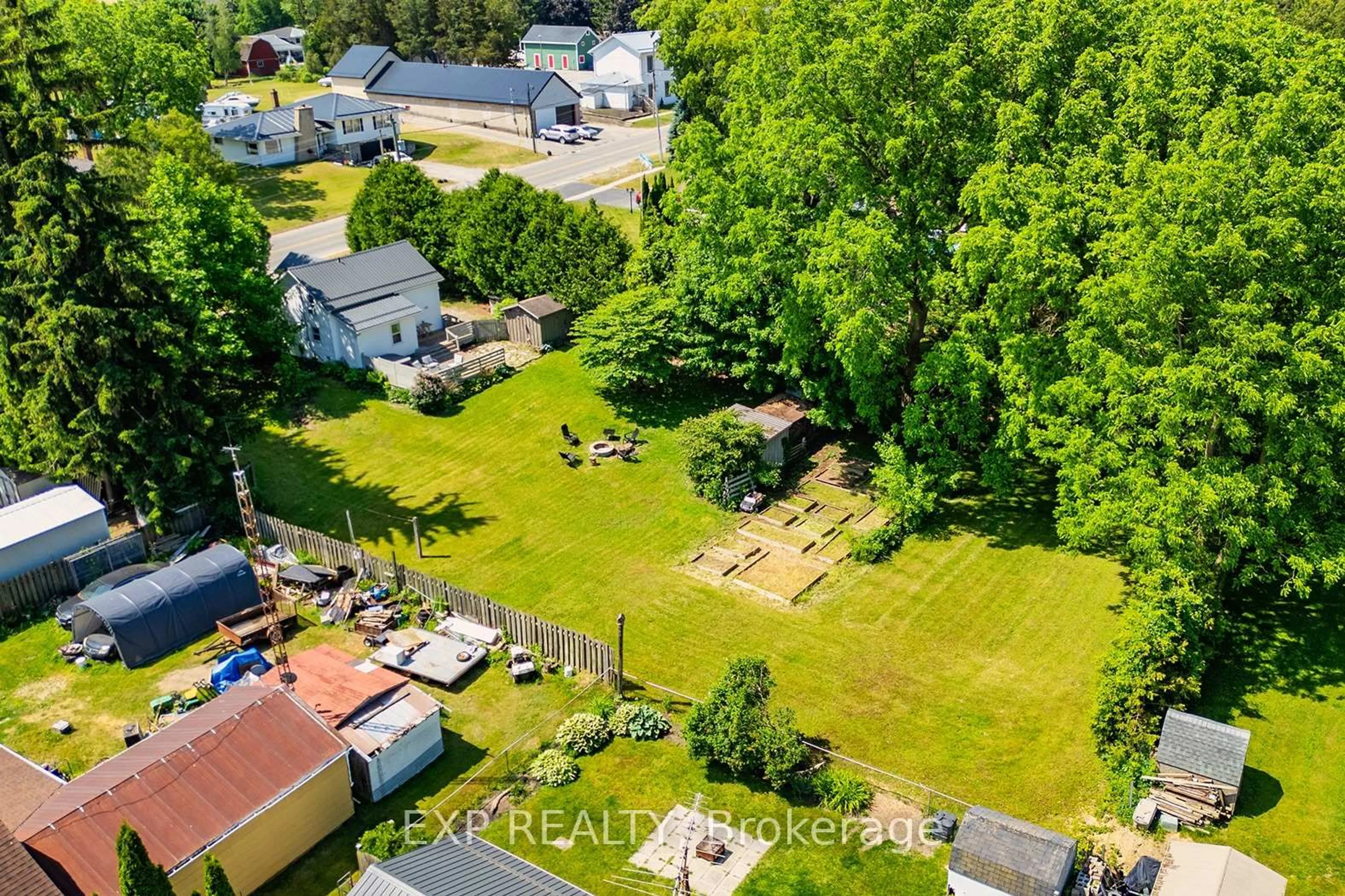 A pic from outside/outdoor area/front of a property/back of a property/a pic from drone, street for 1567 Old Brock St, Norfolk Ontario N0E 1W0