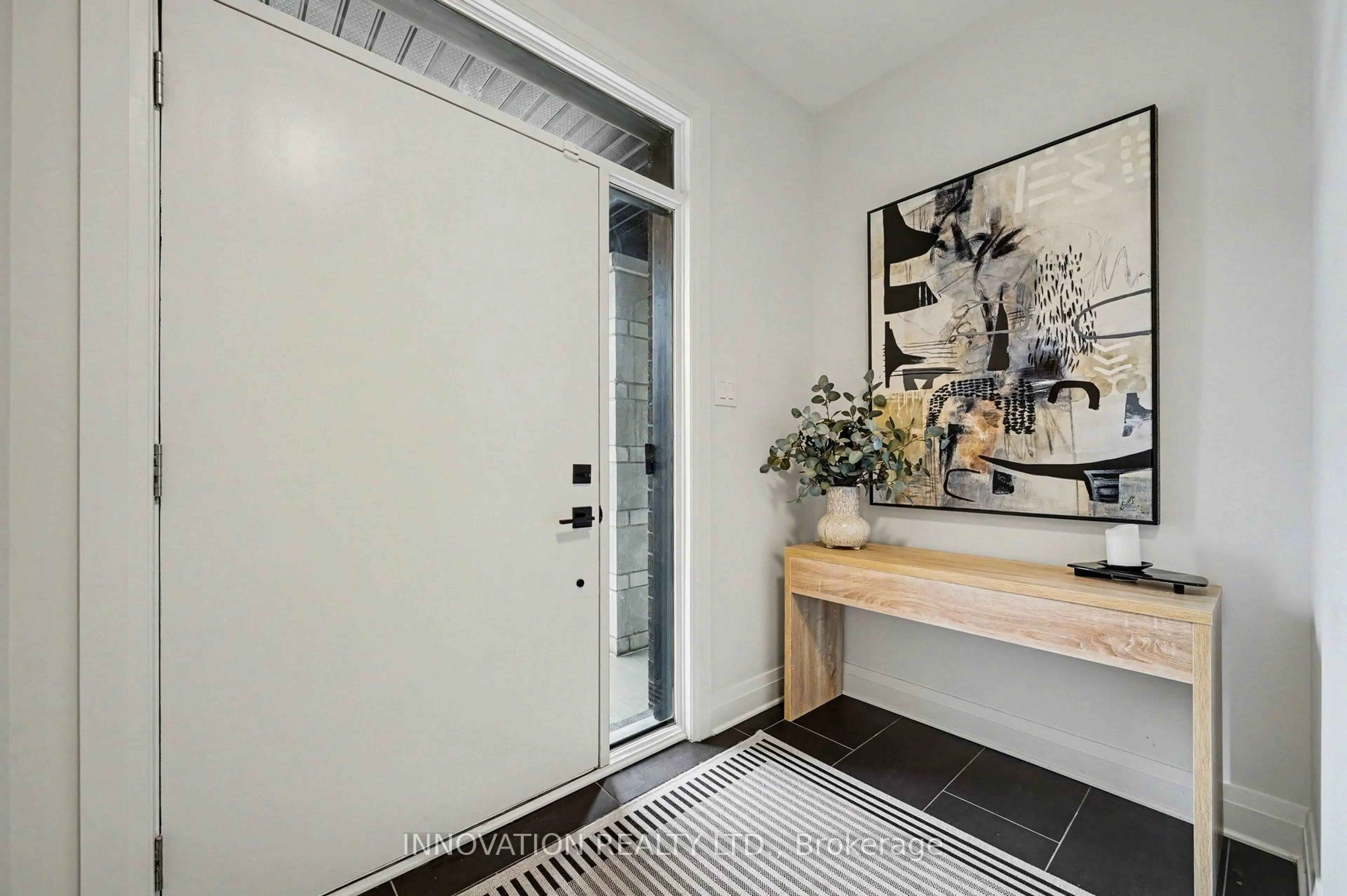 Indoor entryway for 957 Atrium Rdge, Manotick Ontario K4M 0P3