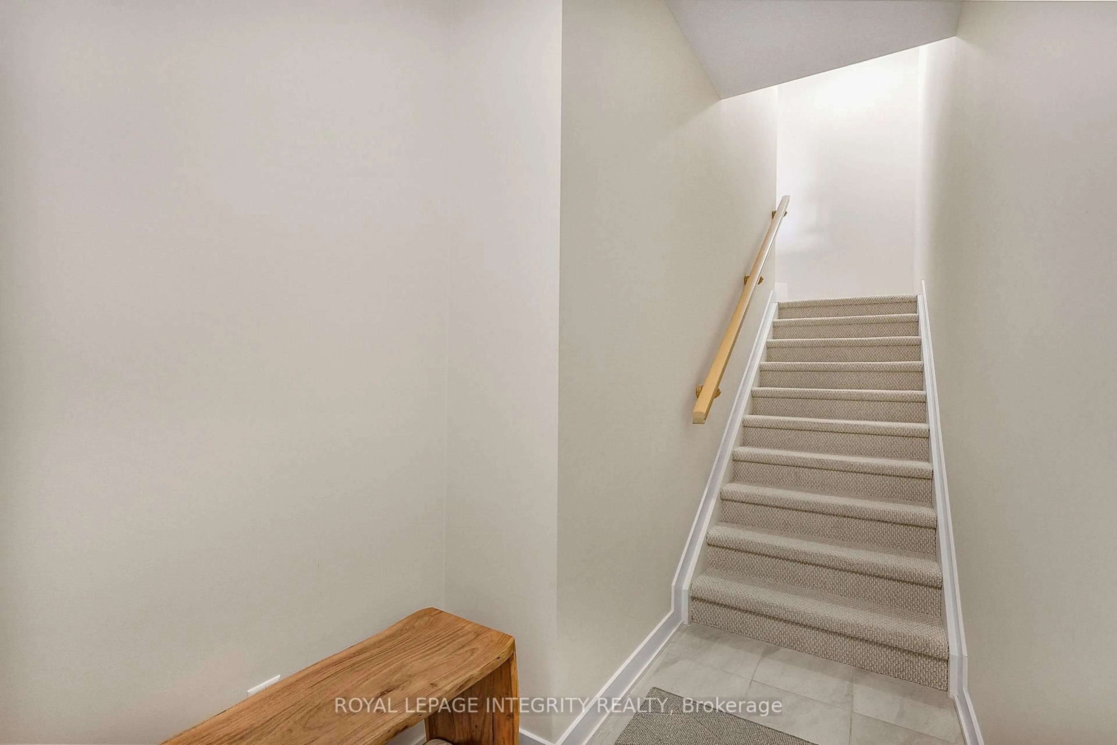 Stairs for 626 Mishi Private, Ottawa Ontario K1K 0P2