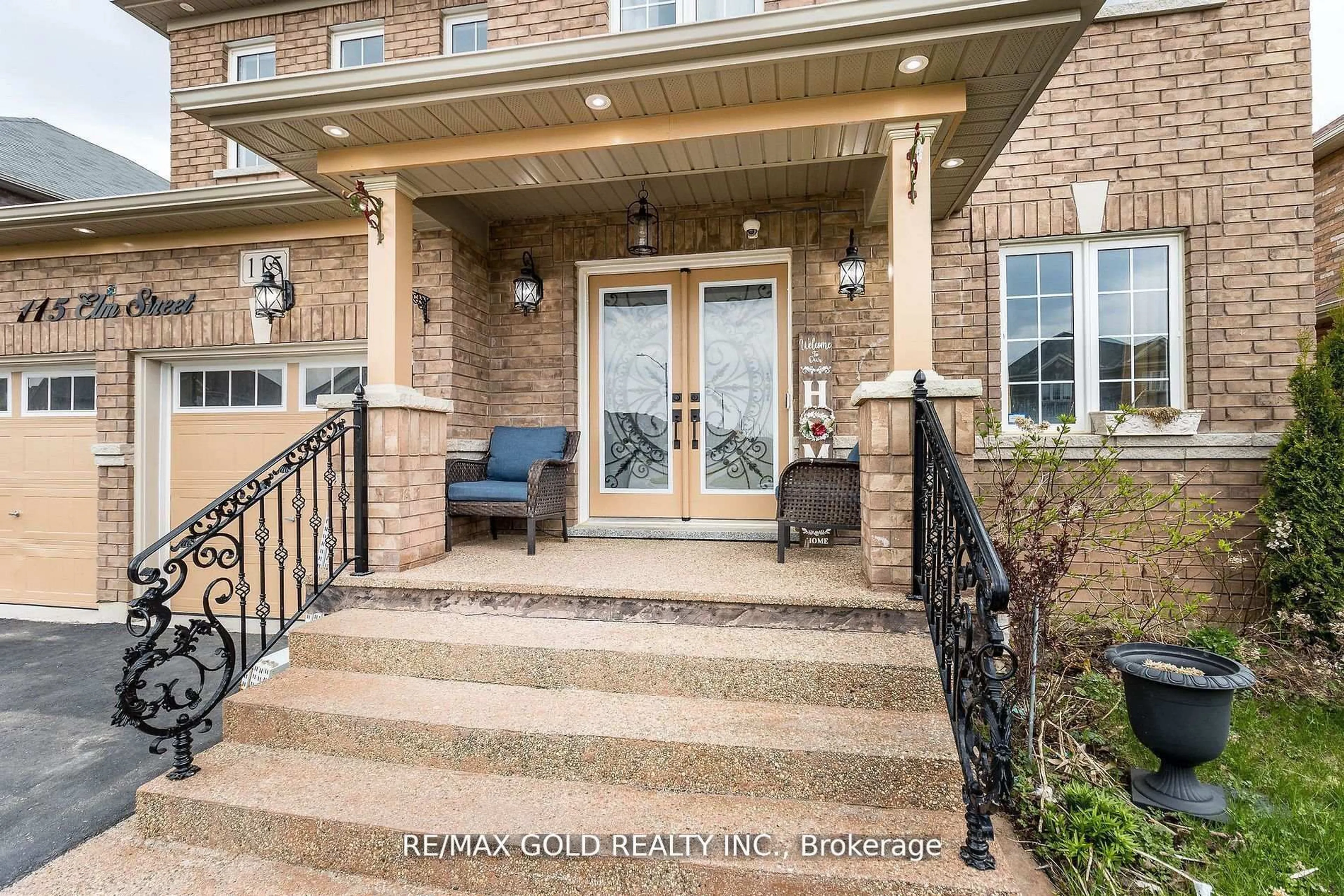 Indoor entryway for 115 Elm St, Southgate Ontario N0C 1B0