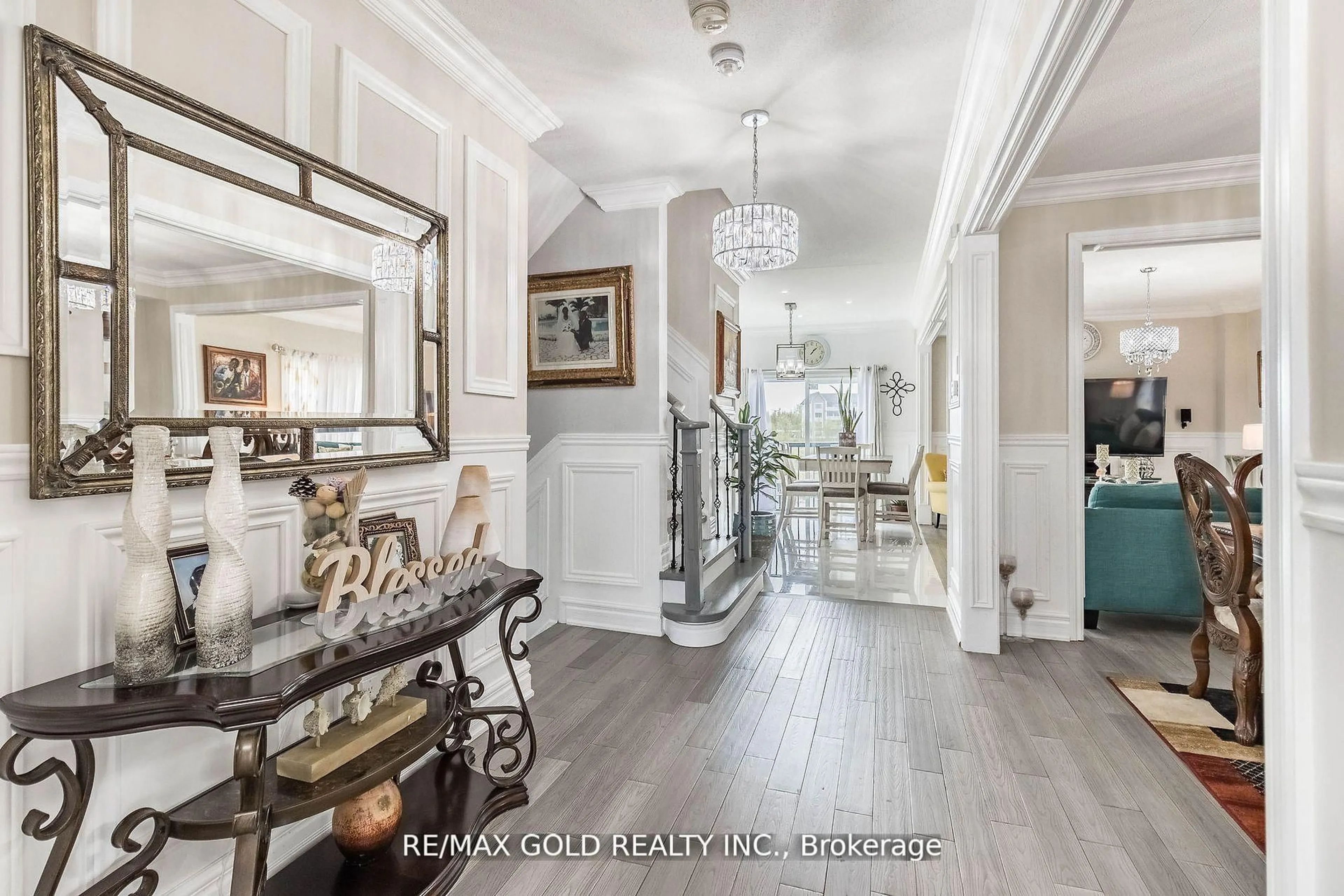 Indoor entryway for 115 Elm St, Southgate Ontario N0C 1B0