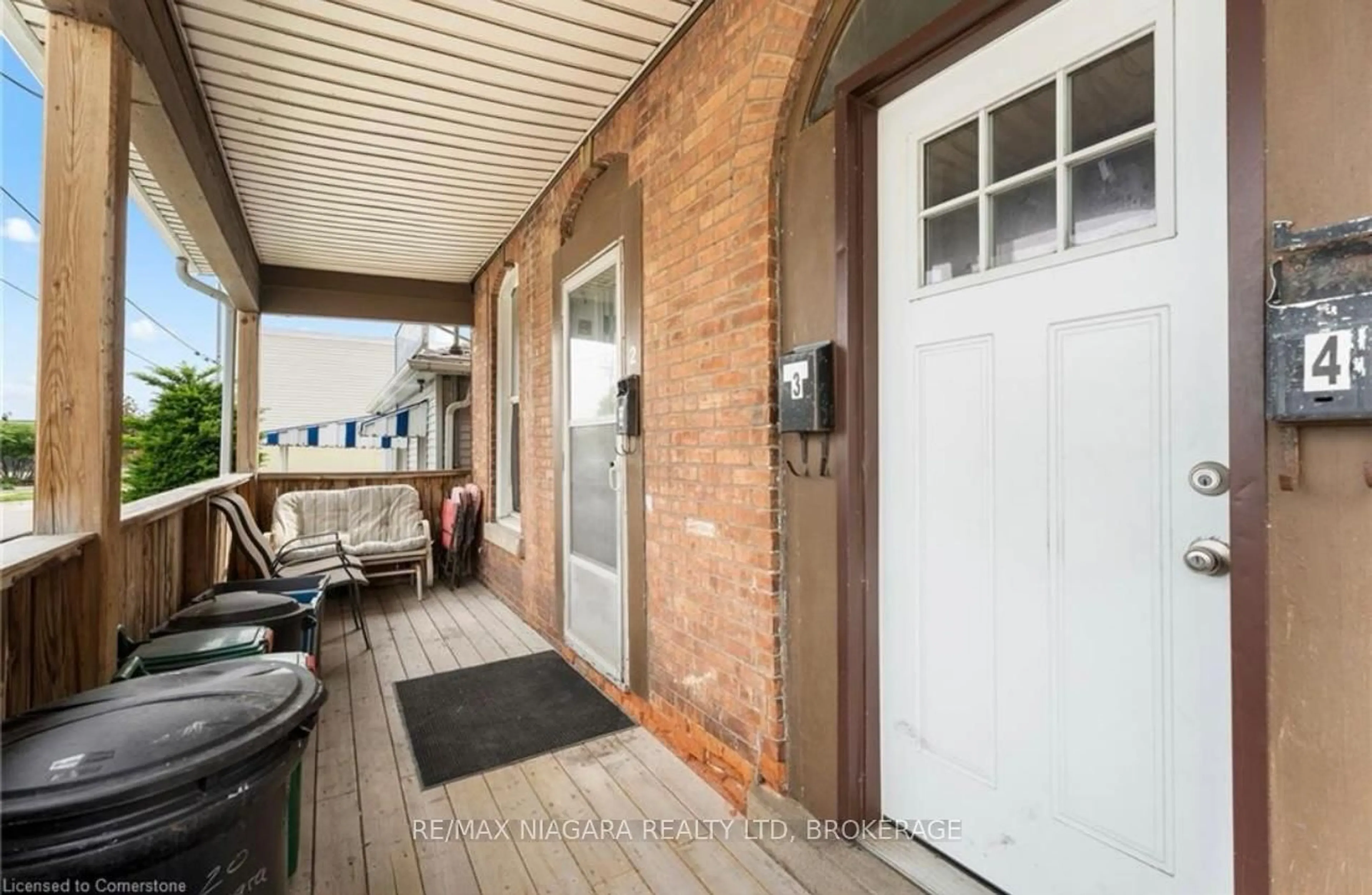 Indoor entryway for 42 Niagara St, St. Catharines Ontario L2R 4K9