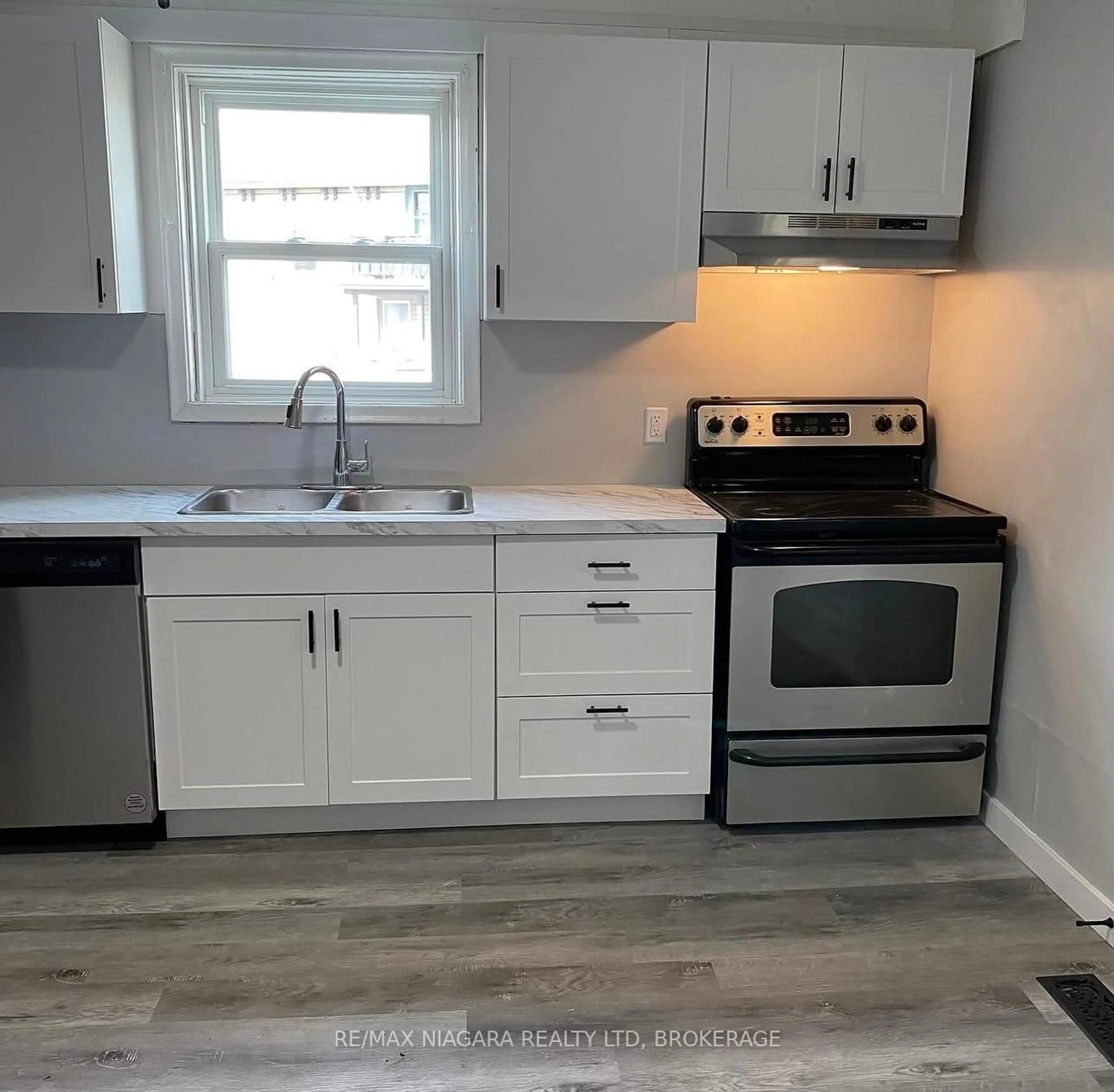 Standard kitchen, unknown for 42 Niagara St, St. Catharines Ontario L2R 4K9