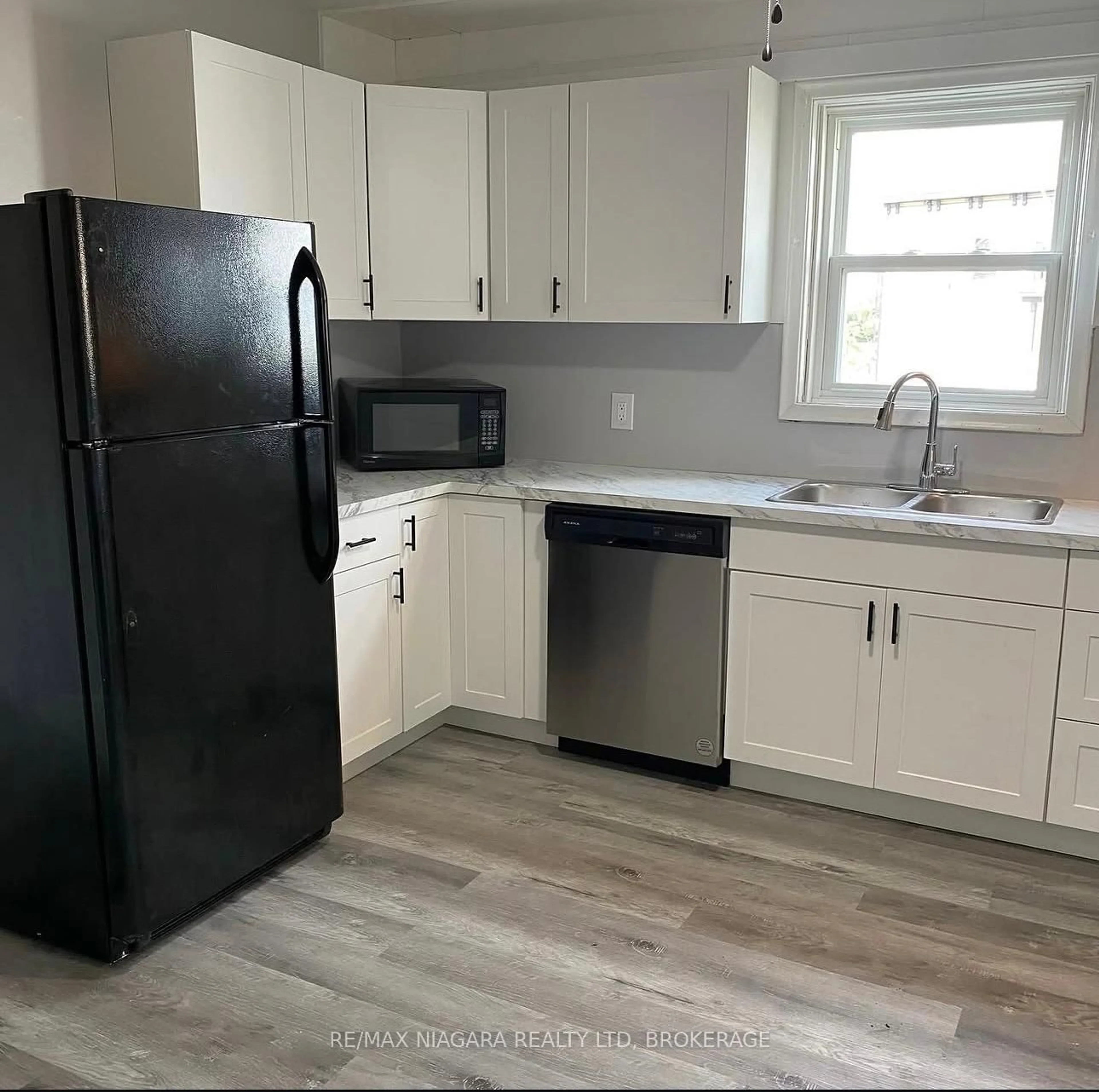 Standard kitchen, unknown for 42 Niagara St, St. Catharines Ontario L2R 4K9