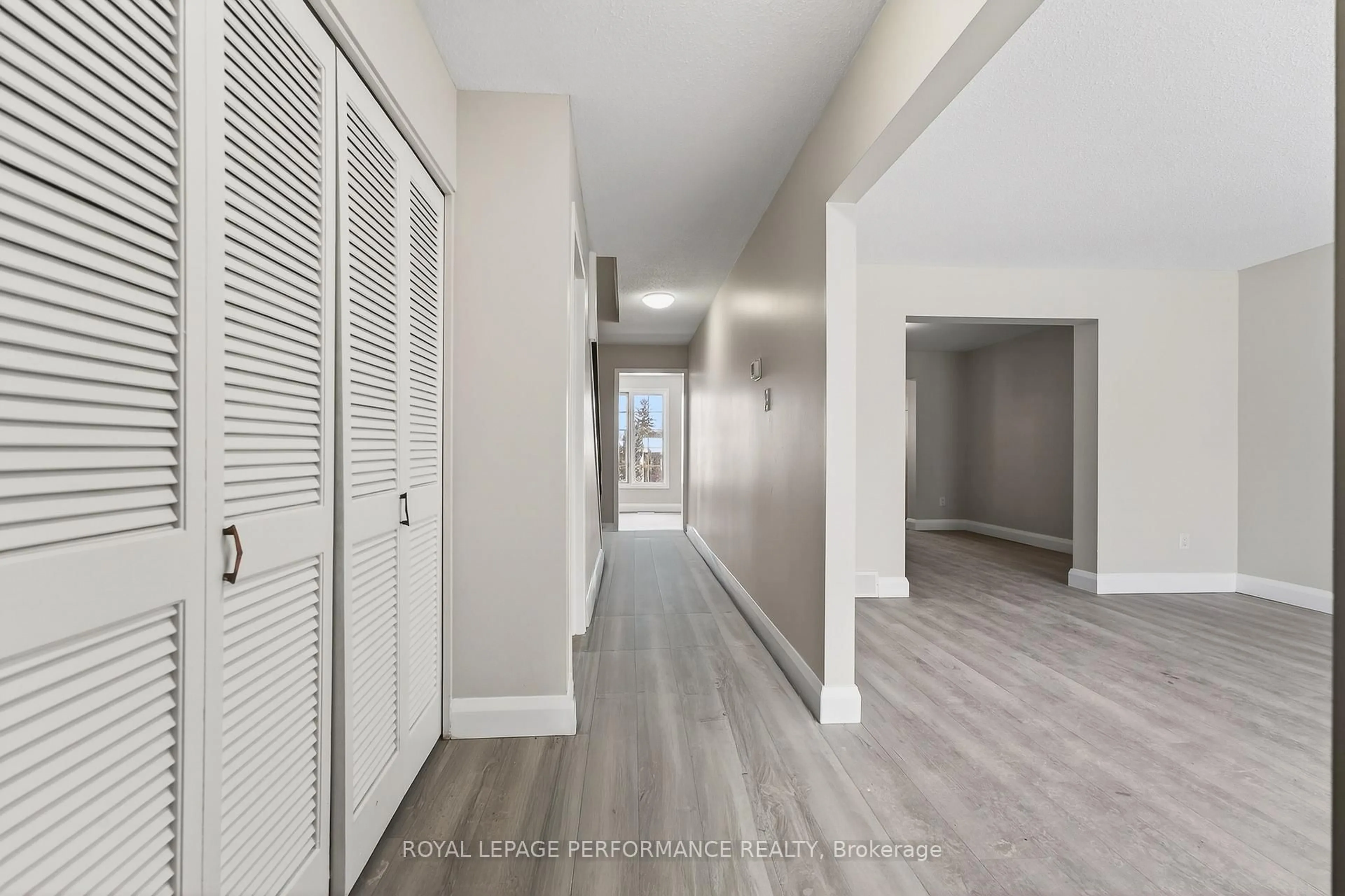 Indoor entryway for 2300 Ogilvie Rd #57, Ottawa Ontario K1J 7X8