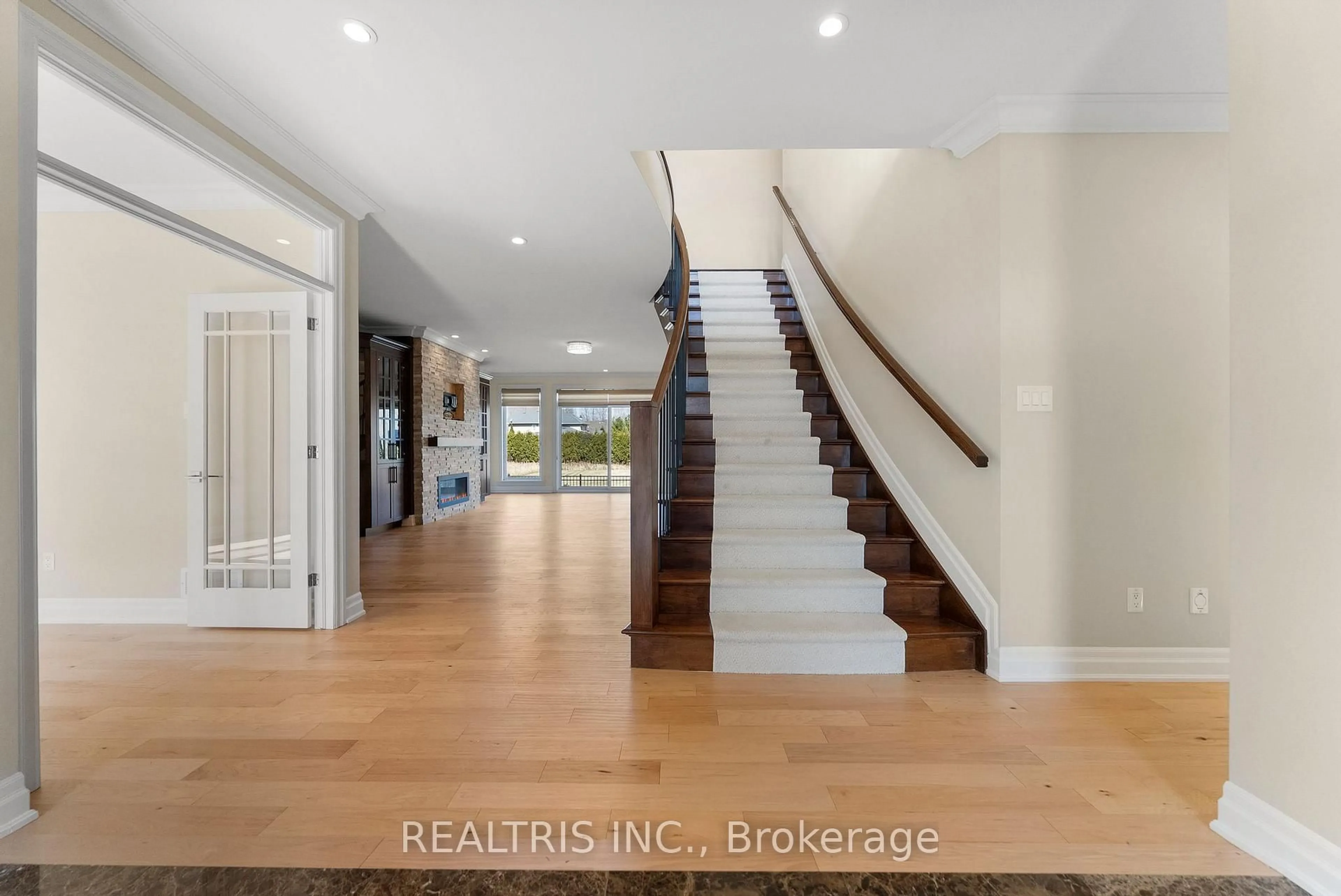 Indoor entryway for 5813 Red Castle Rdge, Ottawa Ontario K4M 0A4