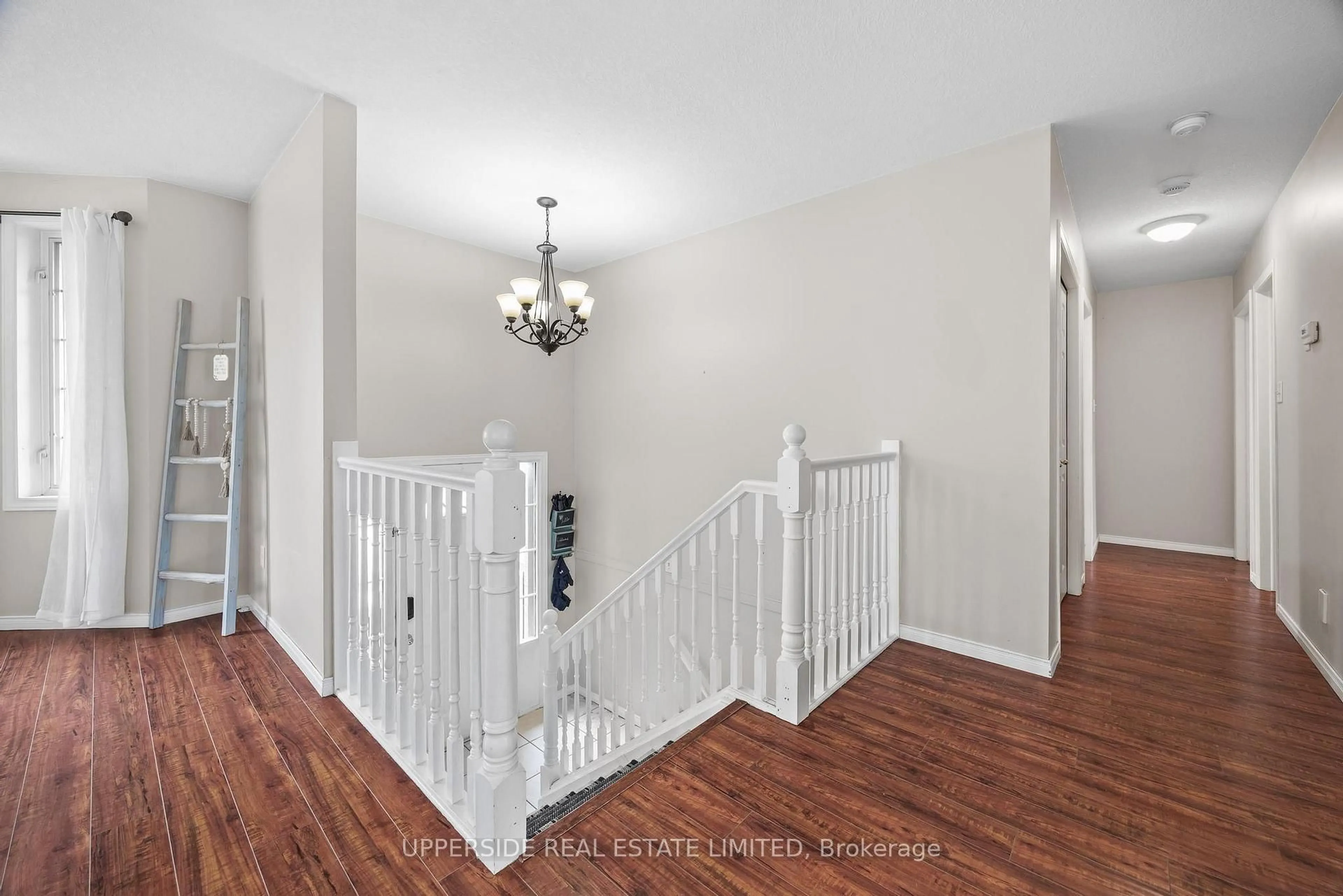 Indoor entryway for 69 Abbeywood Cres, Guelph Ontario N1K 1V3
