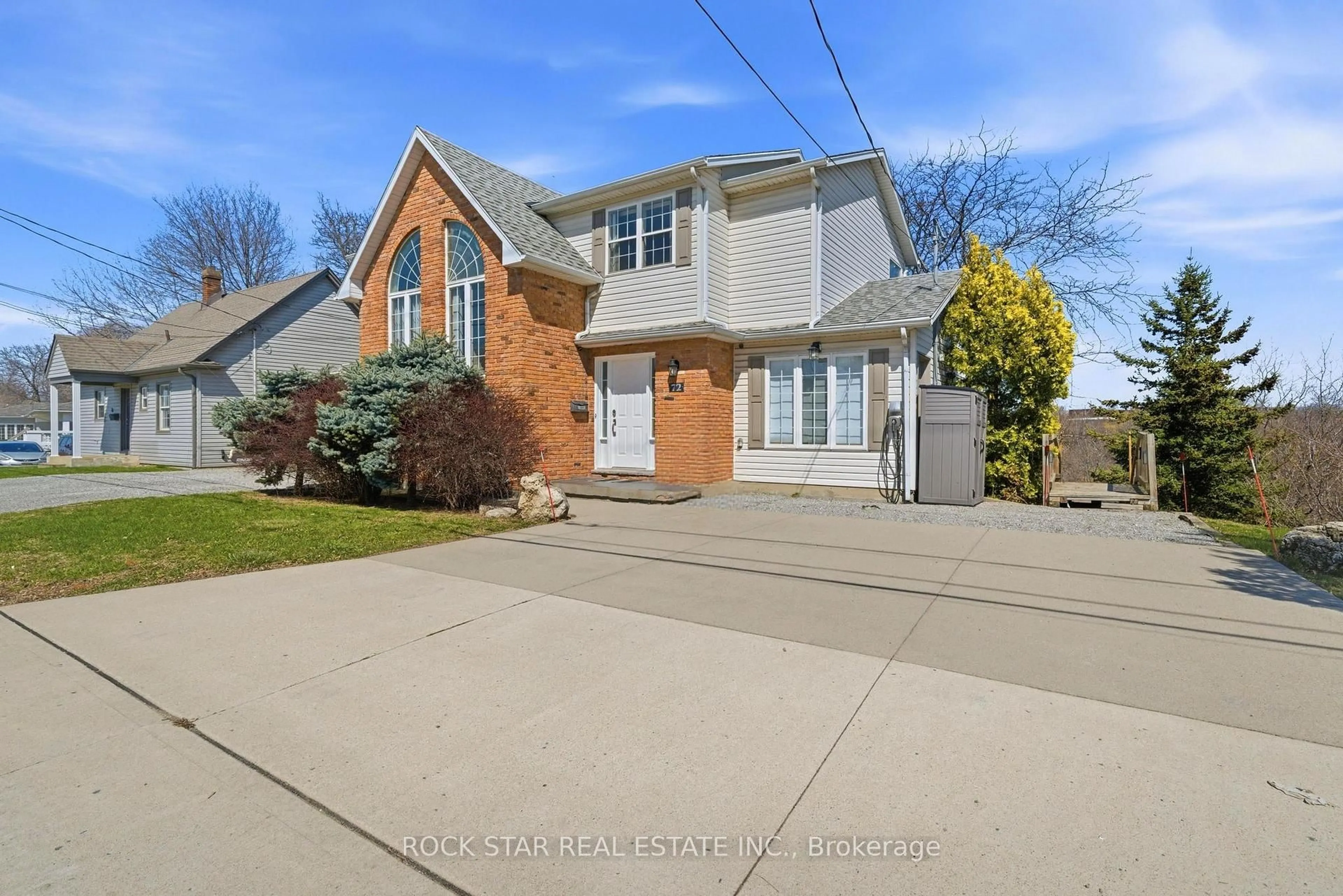 A pic from outside/outdoor area/front of a property/back of a property/a pic from drone, street for 72 Martindale Rd, St. Catharines Ontario L2S 2Y3