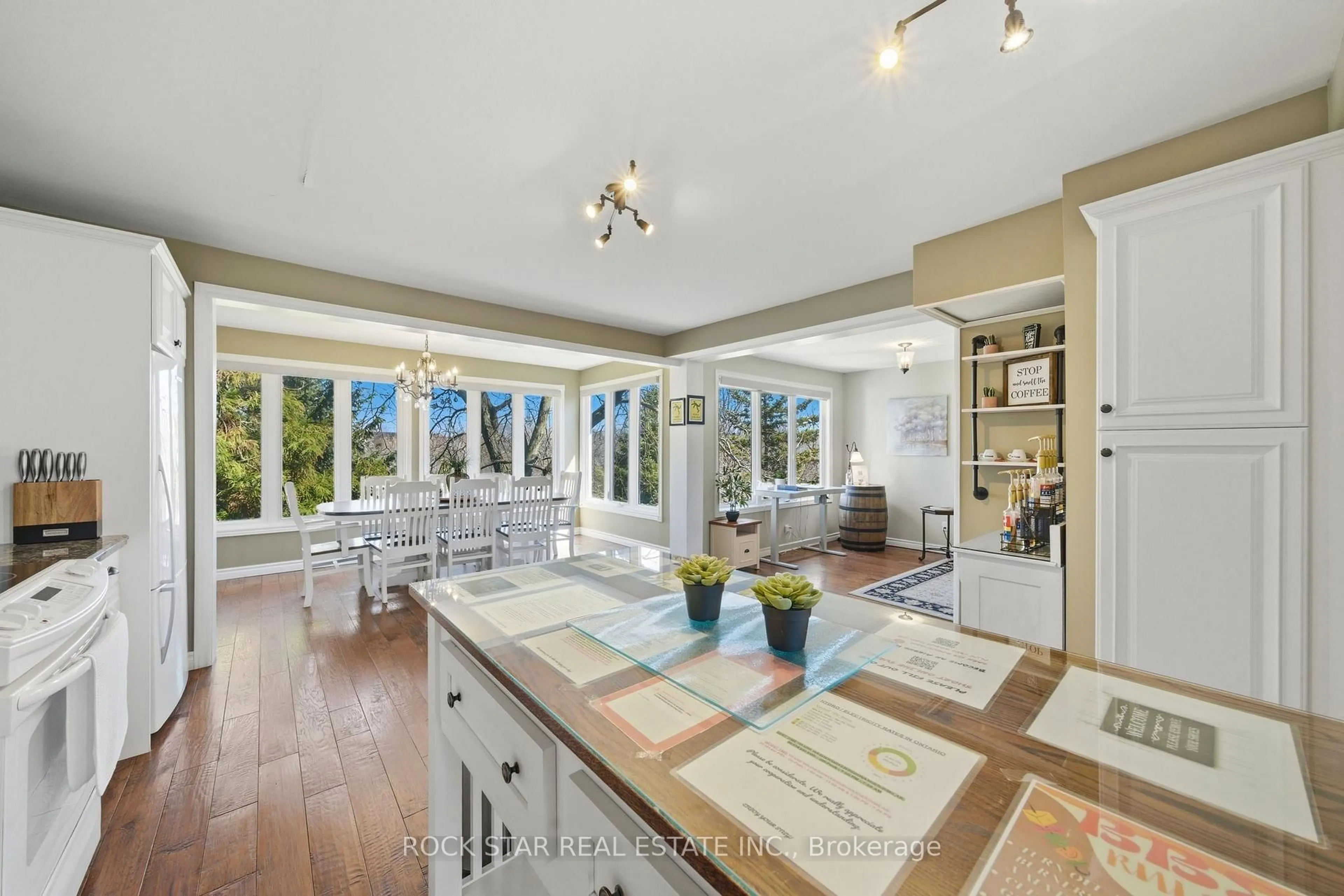 Open concept kitchen, ceramic/tile floor for 72 Martindale Rd, St. Catharines Ontario L2S 2Y3