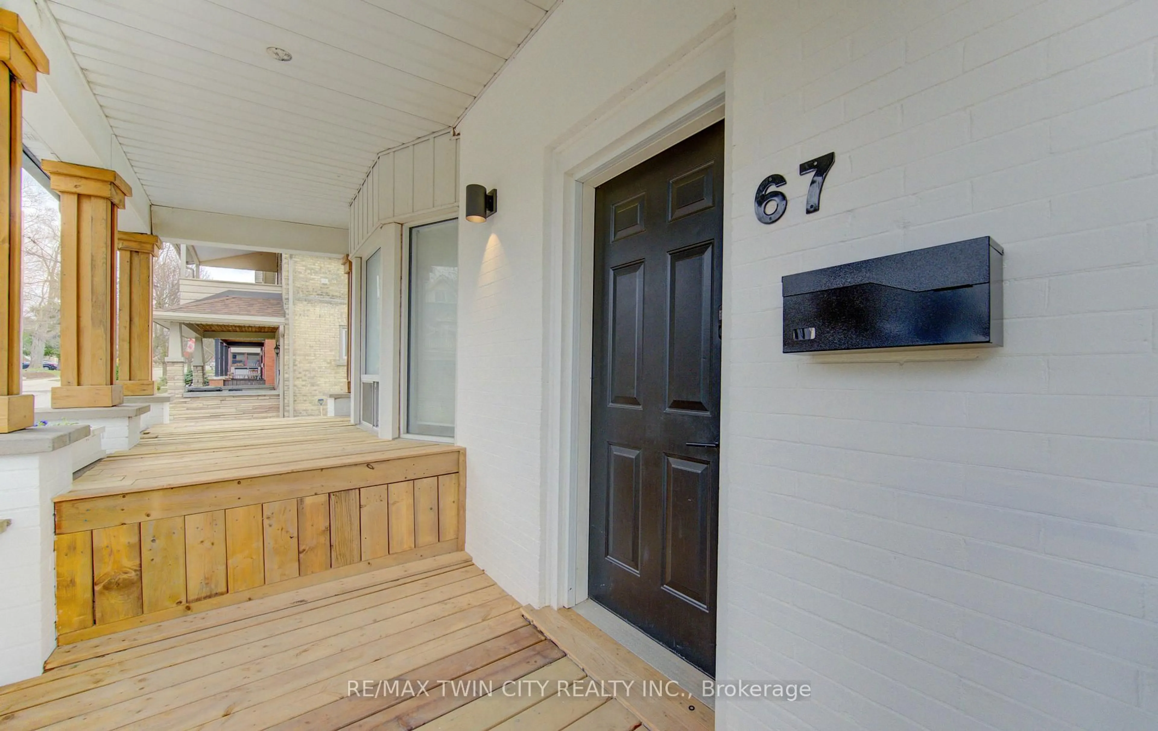 Indoor entryway for 67 Louisa St, Kitchener Ontario N2H 5L9