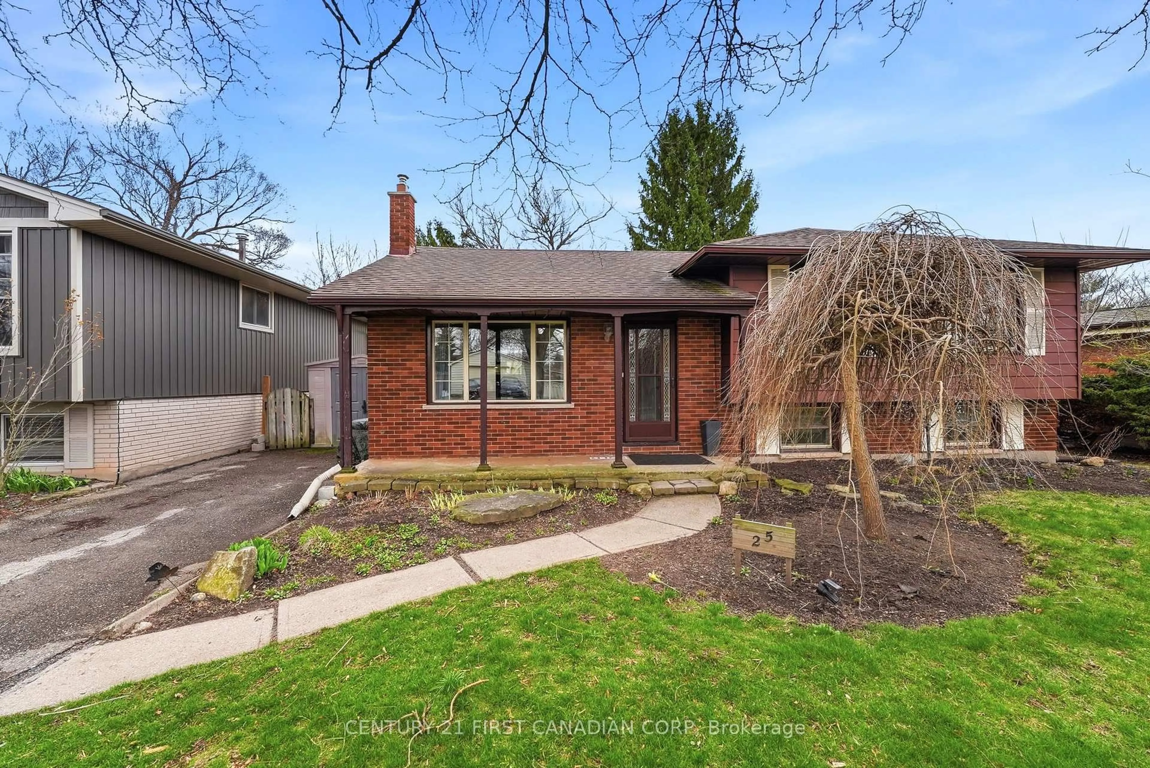 Home with brick exterior material, street for 25 Glanworth Ave, St. Thomas Ontario N5R 1E5