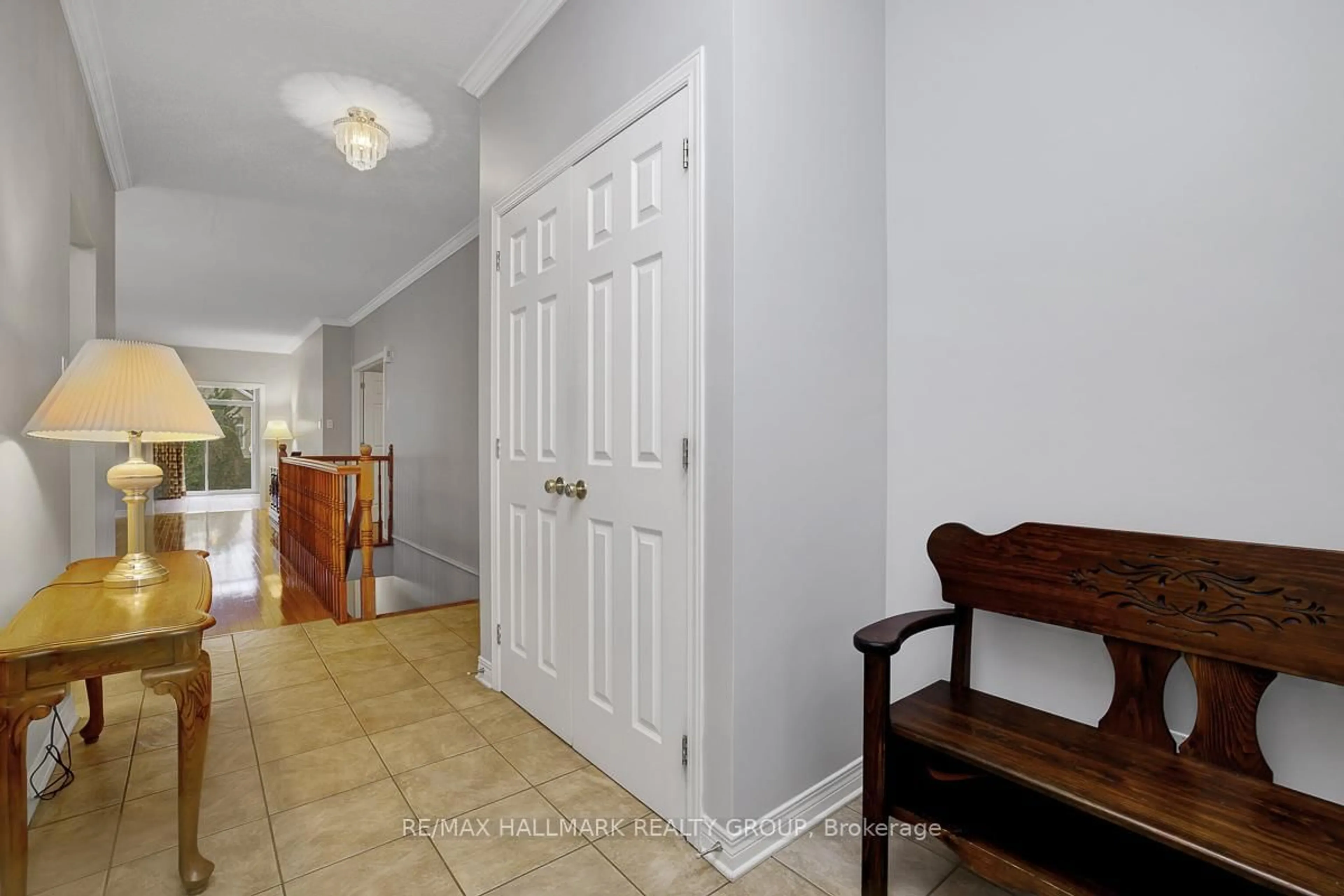 Indoor entryway for 853 Swallowtail Cres, Ottawa Ontario K4A 4M5