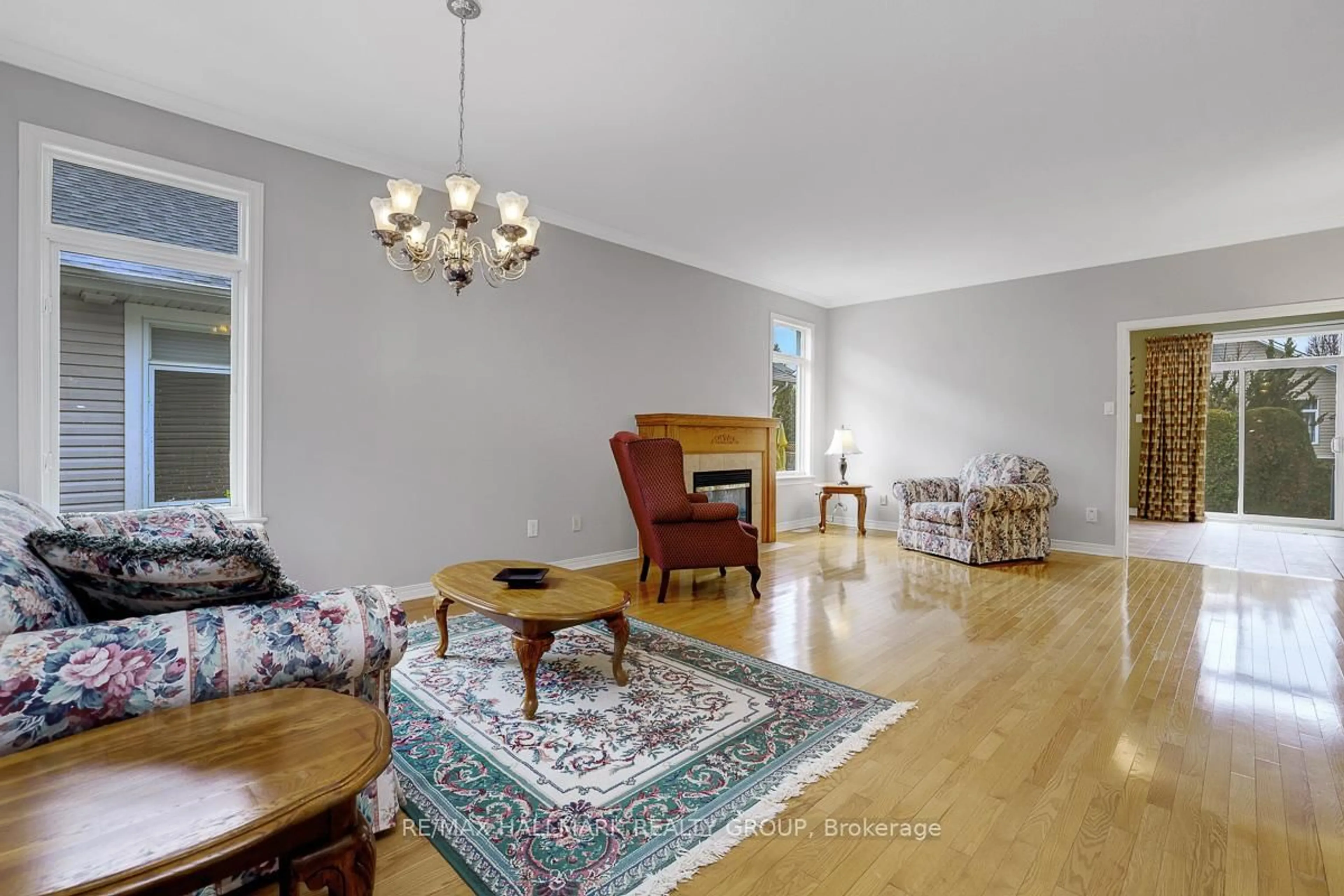 Living room with furniture, unknown for 853 Swallowtail Cres, Ottawa Ontario K4A 4M5