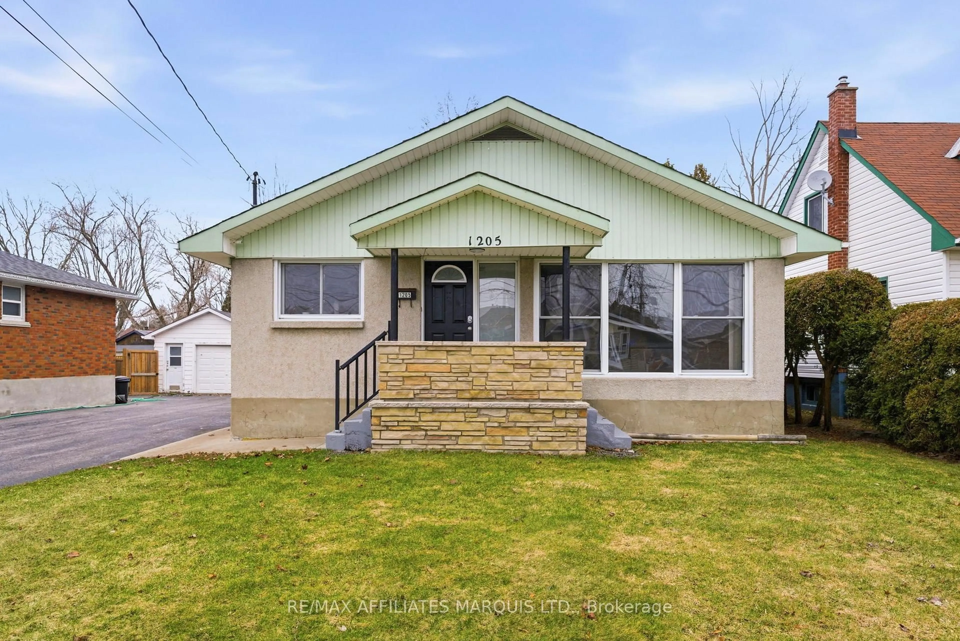 Home with vinyl exterior material, street for 1205 Osborne Ave, Cornwall Ontario K6J 1L2