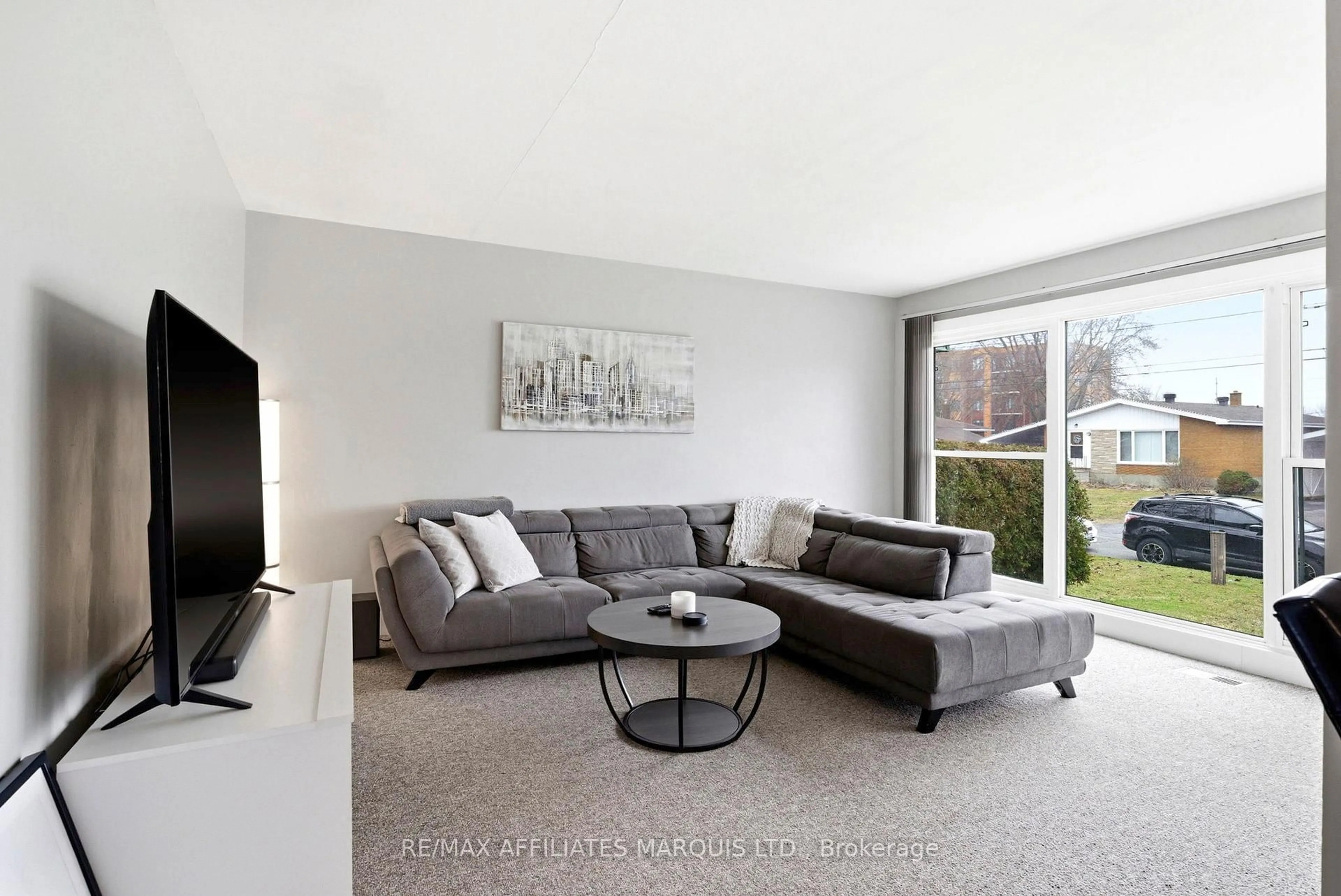 Living room with furniture, unknown for 1205 Osborne Ave, Cornwall Ontario K6J 1L2