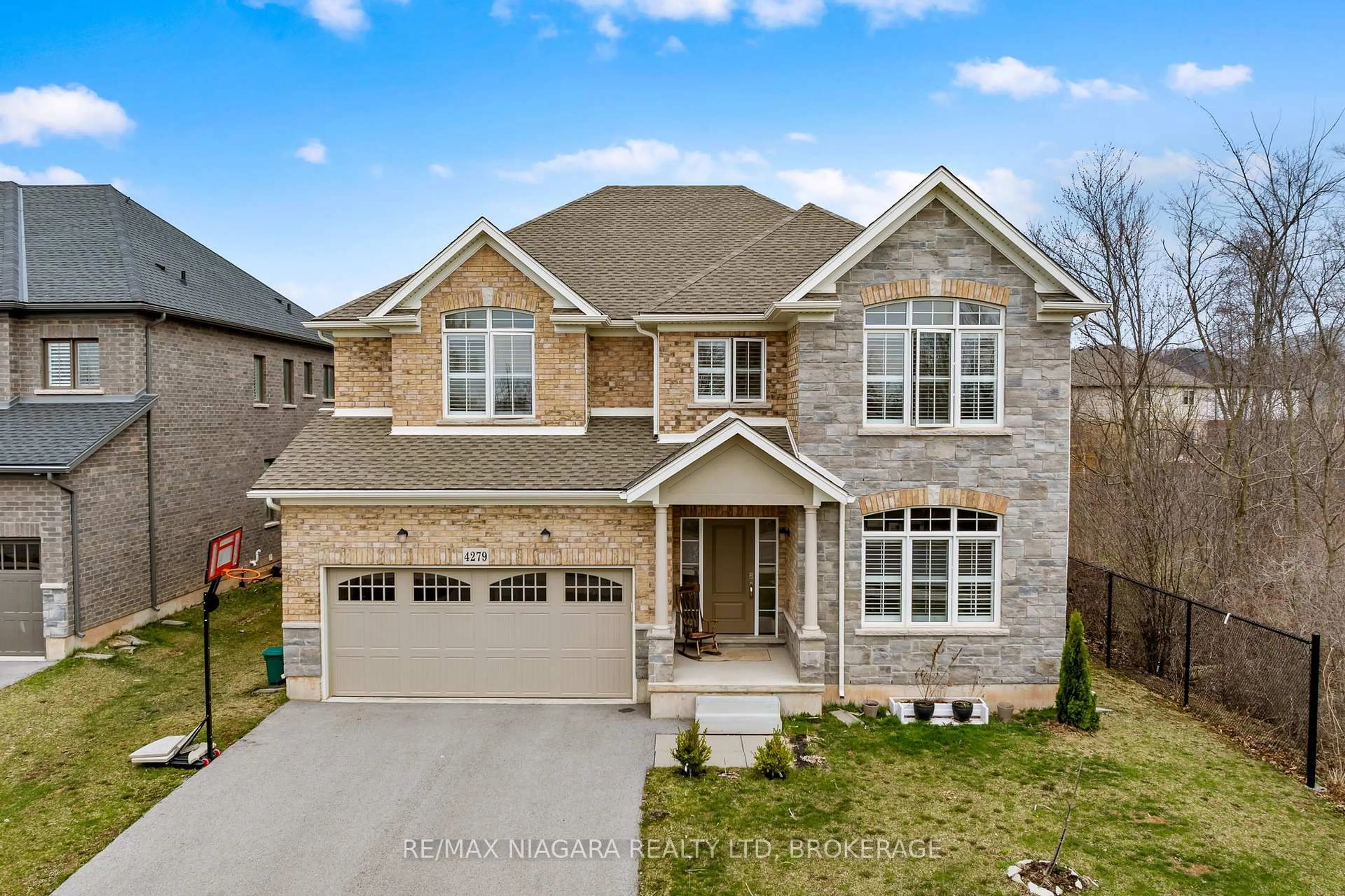 Home with brick exterior material, street for 4279 Willick Rd, Niagara Falls Ontario L2G 0Y3