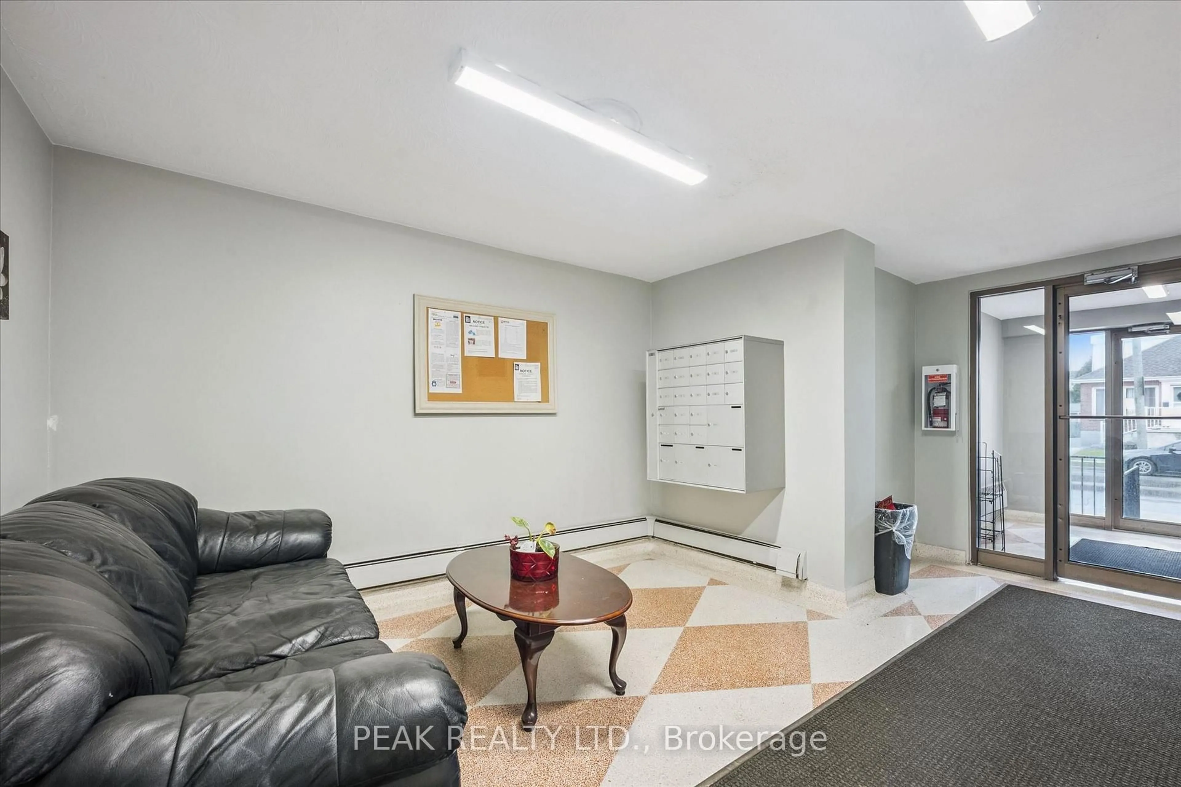 Indoor foyer for 893 Concession St #202, Hamilton Ontario L8V 1E7