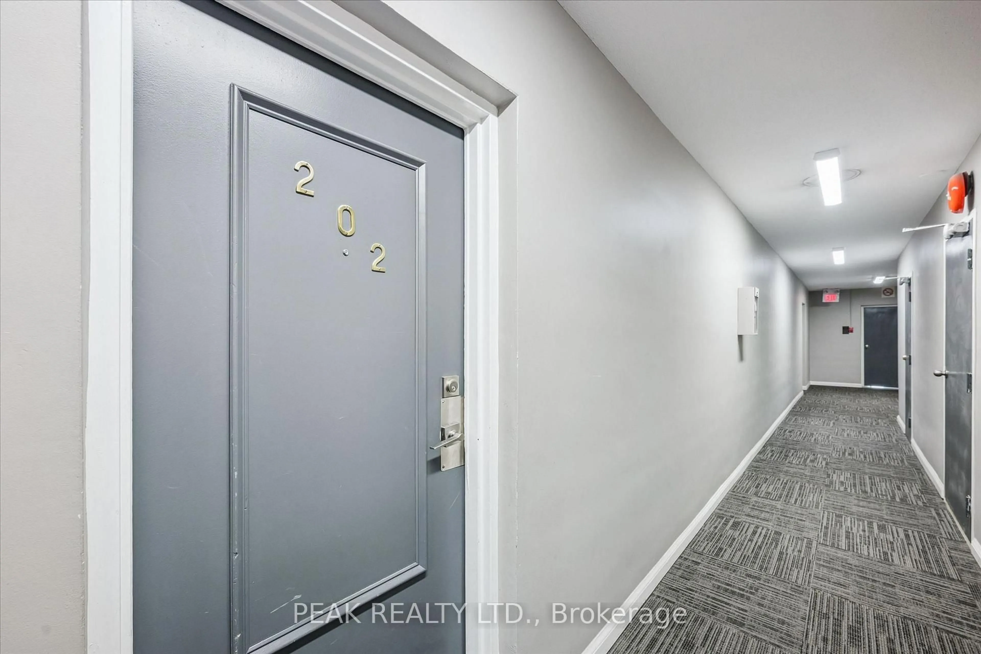 Indoor entryway for 893 Concession St #202, Hamilton Ontario L8V 1E7