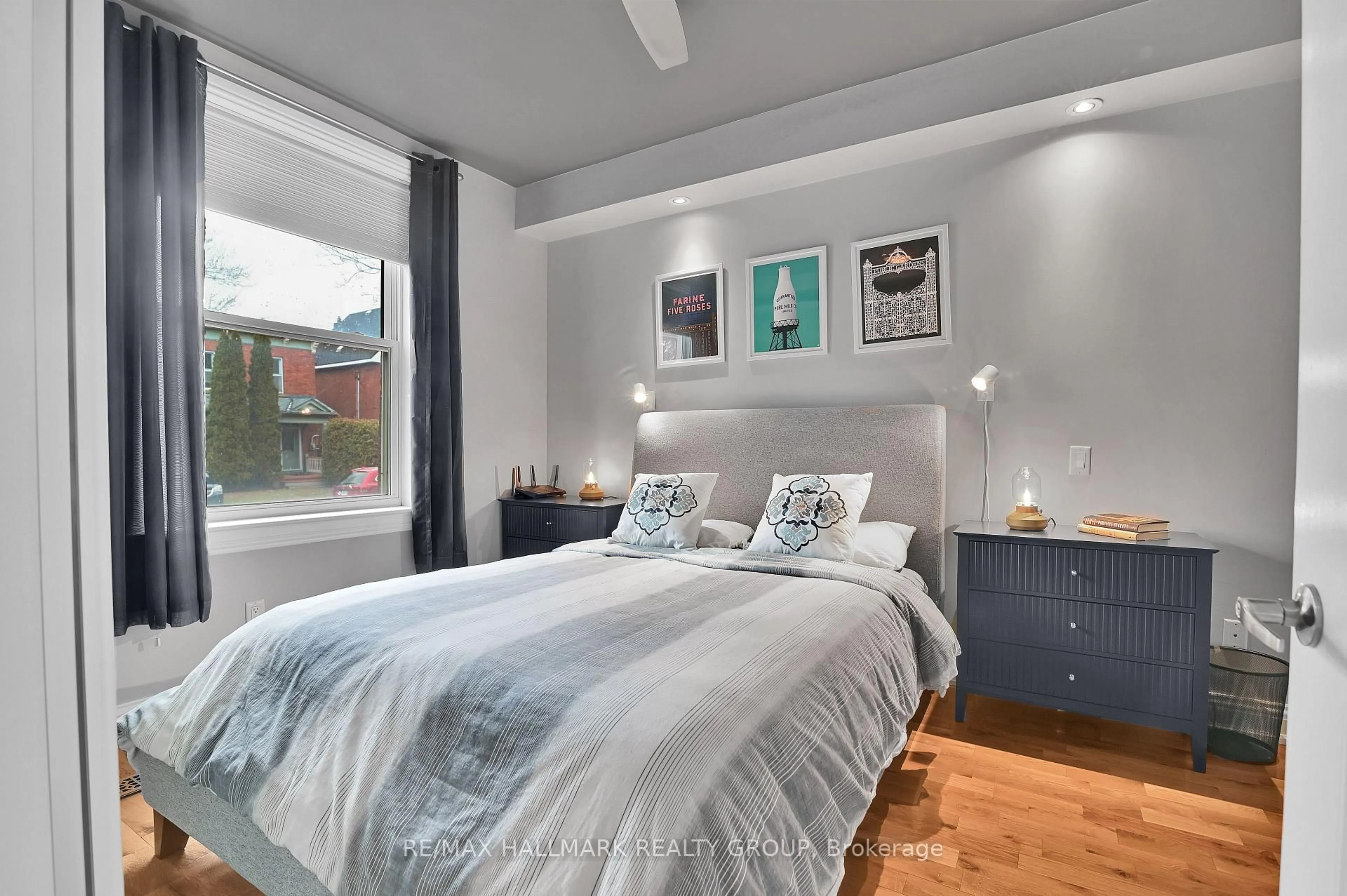 Bedroom with bed, unknown for 212 Flora St, Ottawa Ontario K1R 5R7